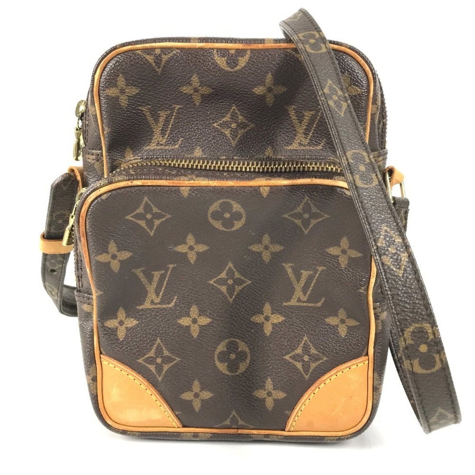 Louis Vuitton Monogram Pochette Shoulder Bag: Louis Vuitton Monogram Pochette Shoulder Bag Brown Monogram Pochette Shoulder Bag from Louis Vuitton. This classic bag features the iconic Monogram pattern in brown, made from high-quality materials.