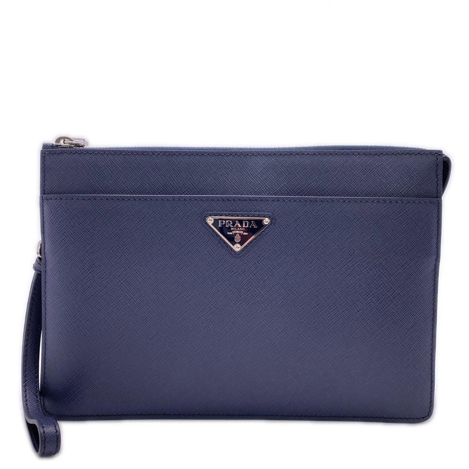 Pouch Saffiano Prada: Pouch Saffiano Prada Saffiano leather pouch from Prada, featuring a classic design with a zip closure and measuring 17cm x 25cm x 4cm. This stylish accessory showcases the iconic Saffiano material, kn