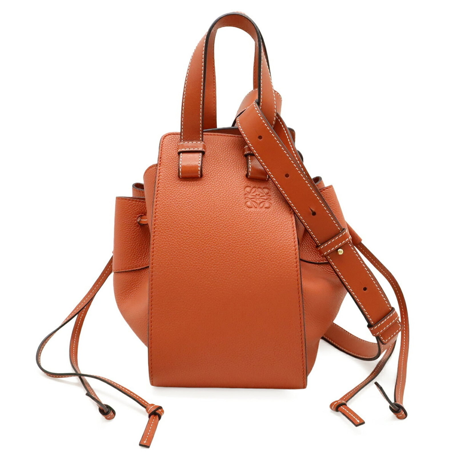 Loewe Handbag Shoulder Bag Leather: Loewe Handbag Shoulder Bag Leather Orange Loewe Handbag Shoulder Bag Leather. Made from high-quality leather, this shoulder bag features a vibrant orange color and measures 25cm x 13.5cm x 29cm.
