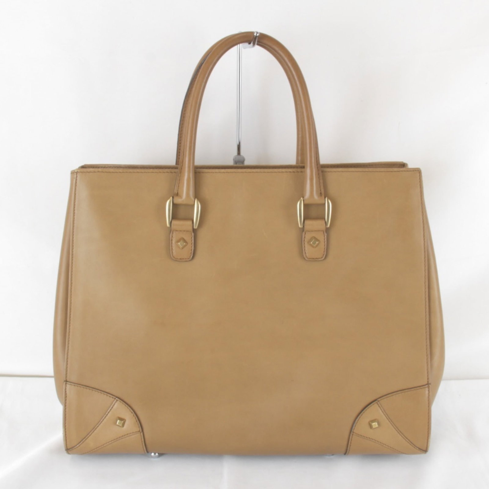 Gucci Tote Leather Bag: Gucci Tote Leather Bag Camel-colored Gucci tote bag features high-quality leather construction, with dimensions of 28cm x 34cm x 13cm. The classic design and timeless style make it a versatile