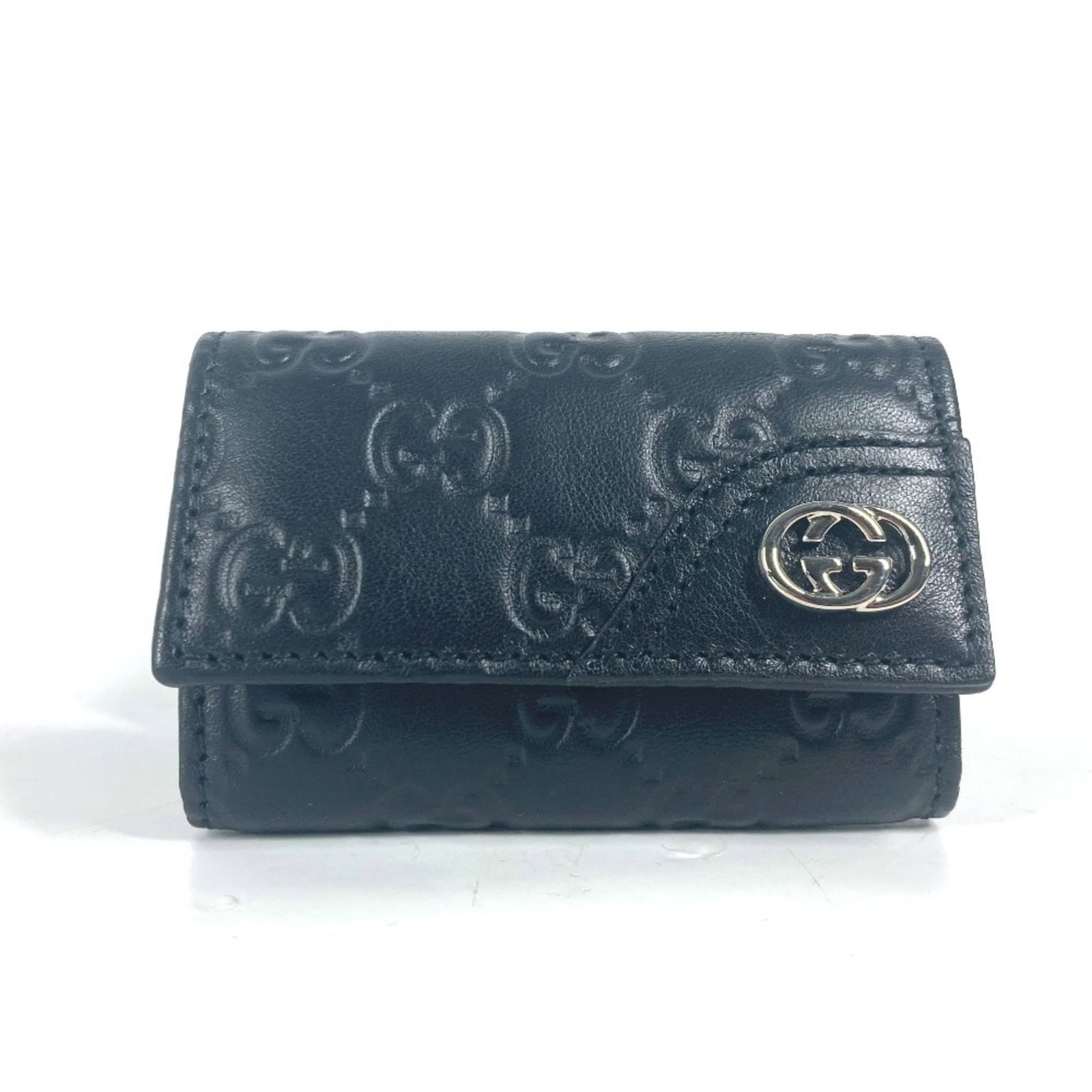 Keycase Leather by Gucci: Keycase Leather by Gucci Keycase Leather by Gucci - A sleek and sophisticated accessory, this black leather keycase measures 6cm x 9.5cm / 2.36'' x 3.74''. It comes in a premium box, providing a