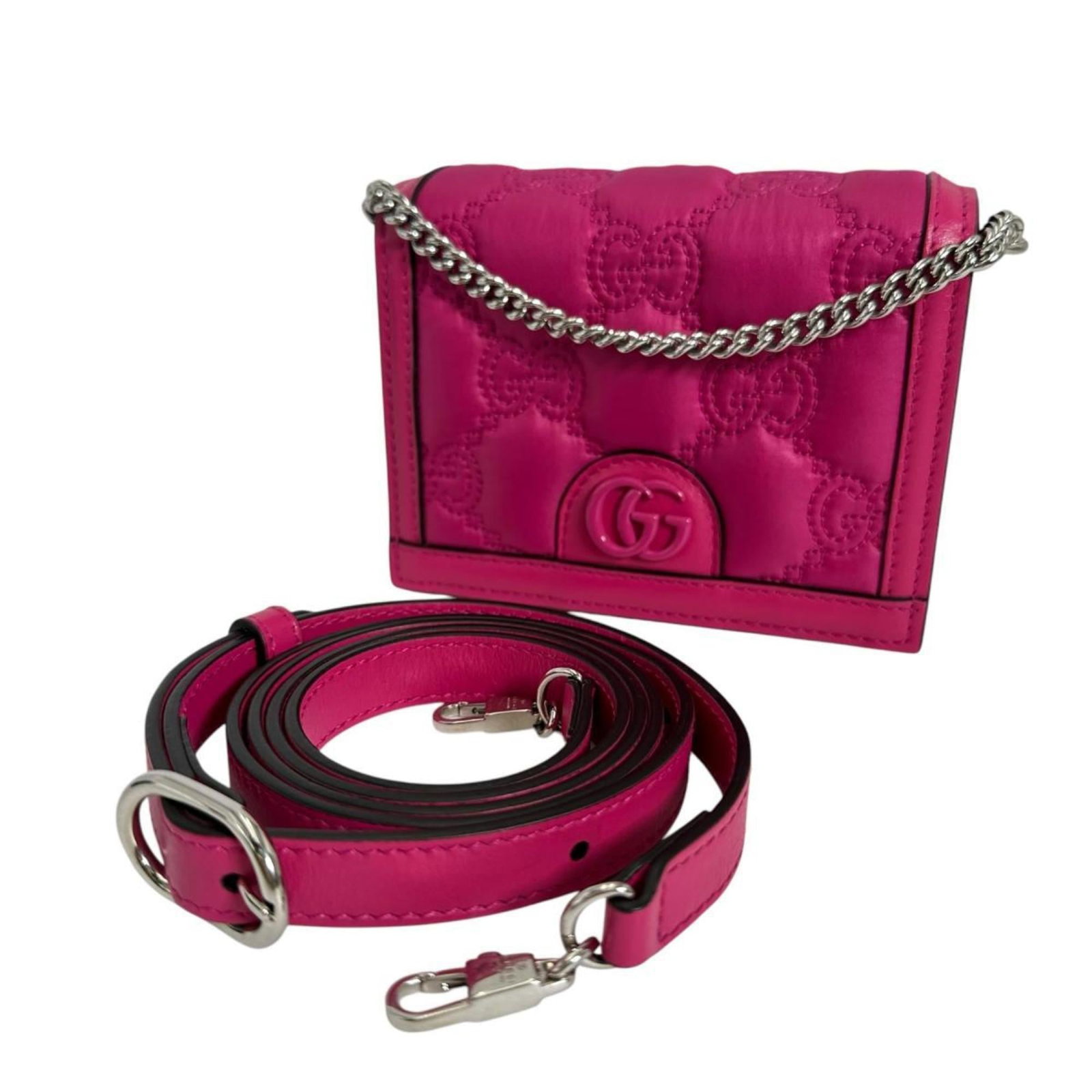 Handbag nylon leather from Gucci: Handbag nylon leather from Gucci Handbag from Gucci, featuring a unique combination of nylon and leather materials, available in the distinctive pink color. This stylish accessory comes with a magnet