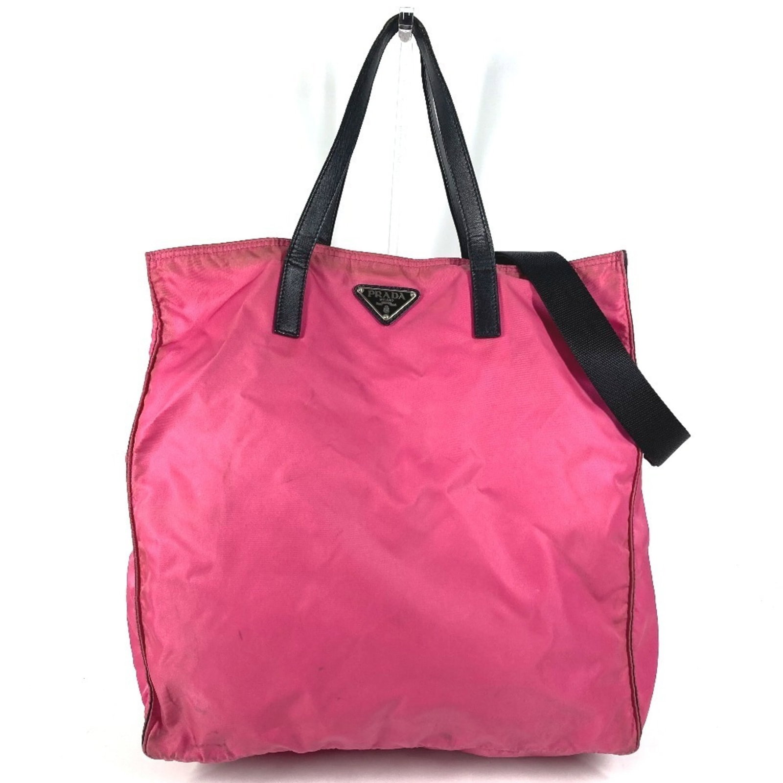 Nylon leather shoulder bag tote nylon leather prada handbag: Nylon leather shoulder bag tote nylon leather prada handbag Nylon leather Prada handbag with shoulder bag and tote features, measuring 34.5cm x 33cm x 18cm in size. This black nylon leather bag