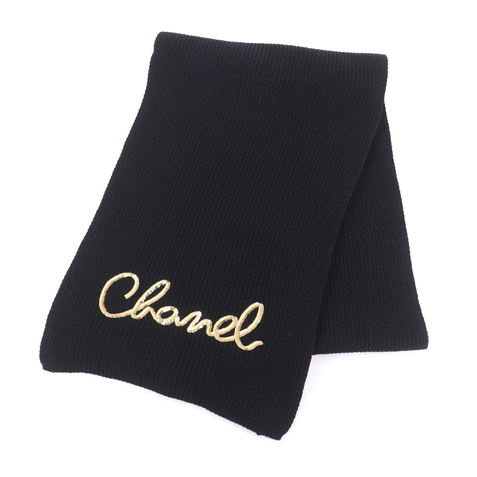 Chanel Stole Cashmere 100%: Chanel Stole Cashmere 100% This luxurious Chanel stole is crafted from the finest 100% cashmere, providing exceptional softness and warmth. Measuring an impressive 2.04m x 35cm, it's a statement piece