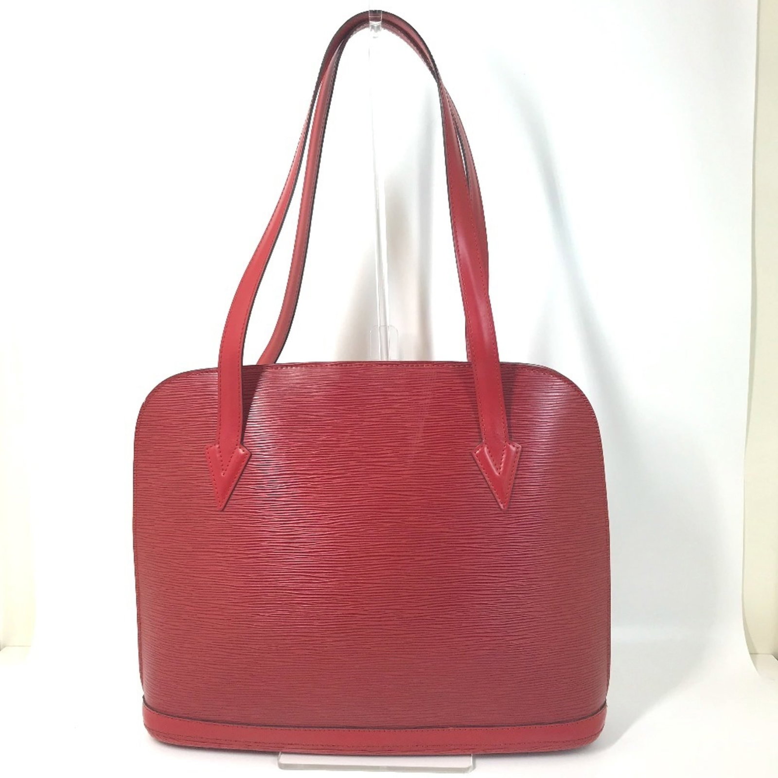 Vuitton Leather Epi Bag Shoulder Louis: Vuitton Leather Epi Bag Shoulder Louis Castilian red Epi leather wraps around the body of this Louis Vuitton shoulder bag, adding a pop of vibrant color to its classic design. Measuring 30cm x 37cm x