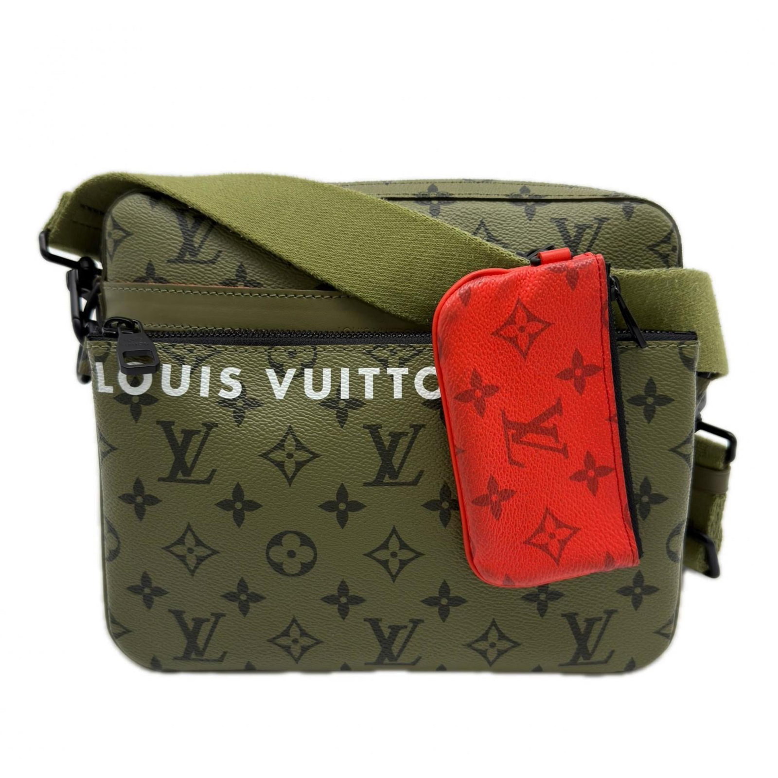 Shoulder Bag Monogram Louis Vuitton Pouch: Shoulder Bag Monogram Louis Vuitton Pouch Monogrammed with iconic red accents, this Louis Vuitton shoulder bag pouch boasts a timeless design. Made from high-quality materials and featuring the