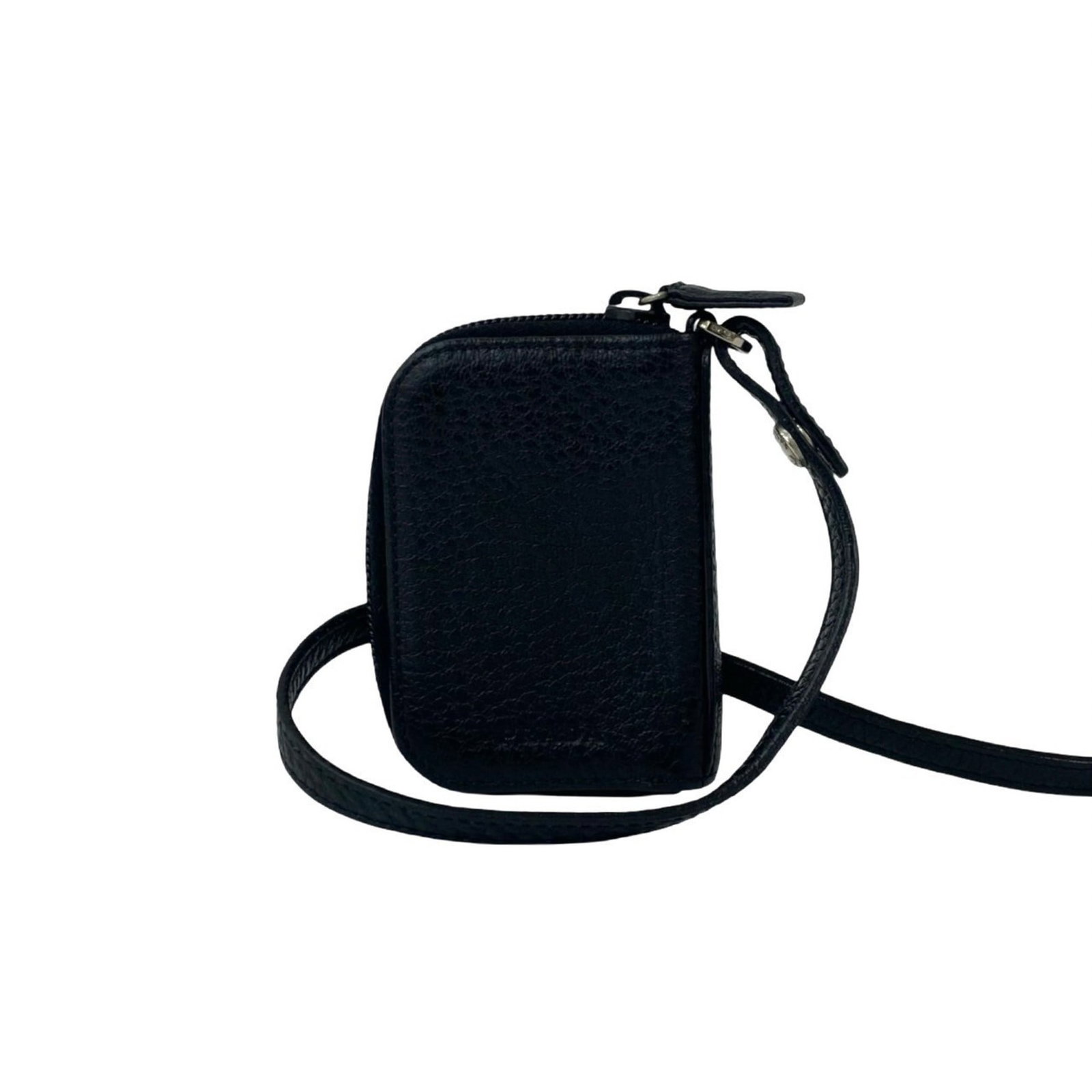 Keycase Leather Prada: Keycase Leather Prada Black leather keycase from Prada, measuring 6.5cm x 9.5cm x 1.5cm in size. Made from high-quality leather, this compact case features a sleek design that fits neatly into a purse