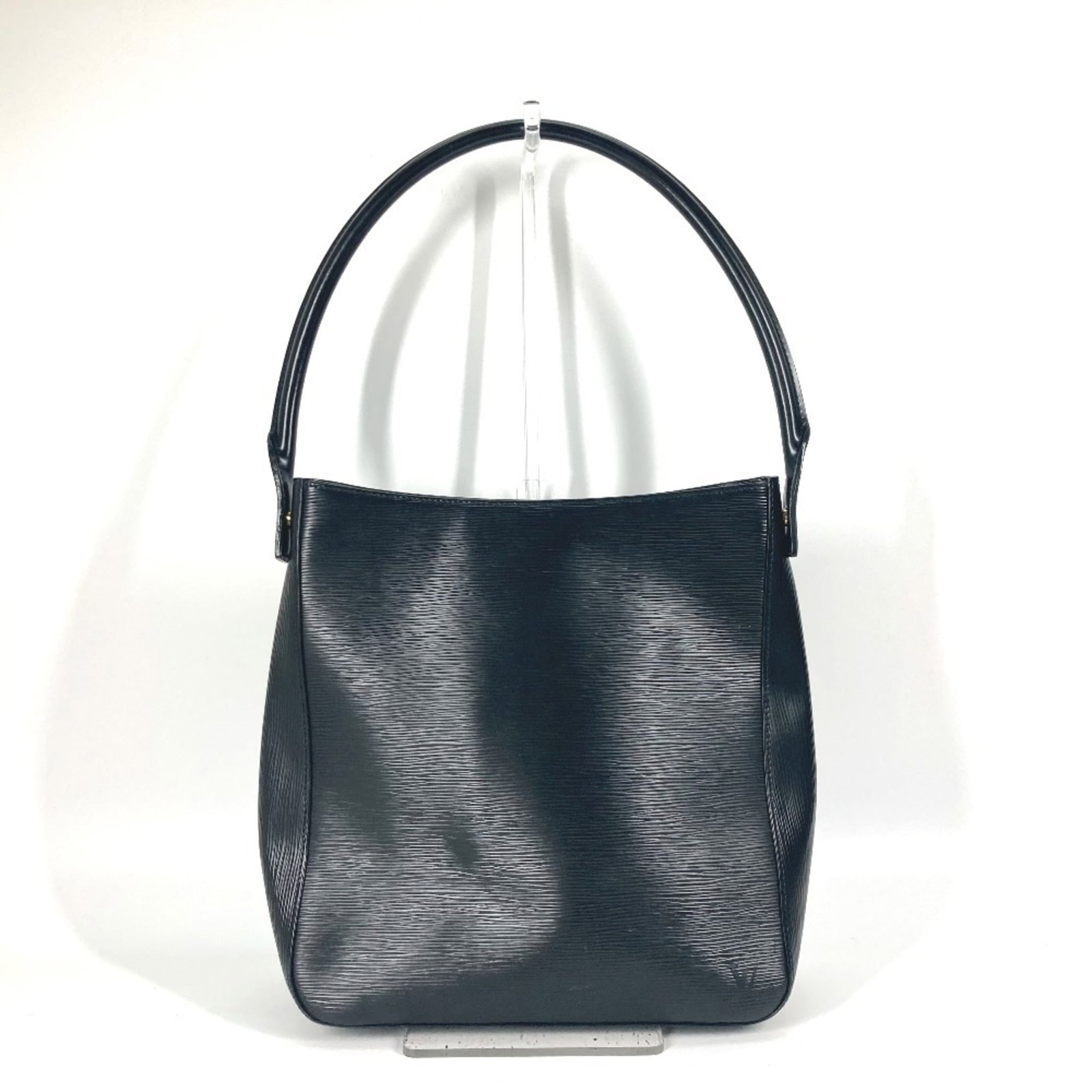 Vuitton Leather Epi Bag Shoulder Louis: Vuitton Leather Epi Bag Shoulder Louis Black Epi leather shoulder bag with zipper closure from Louis Vuitton's iconic Line. Measuring 31.5cm x 28cm x 10cm, this stylish accessory boasts the signature