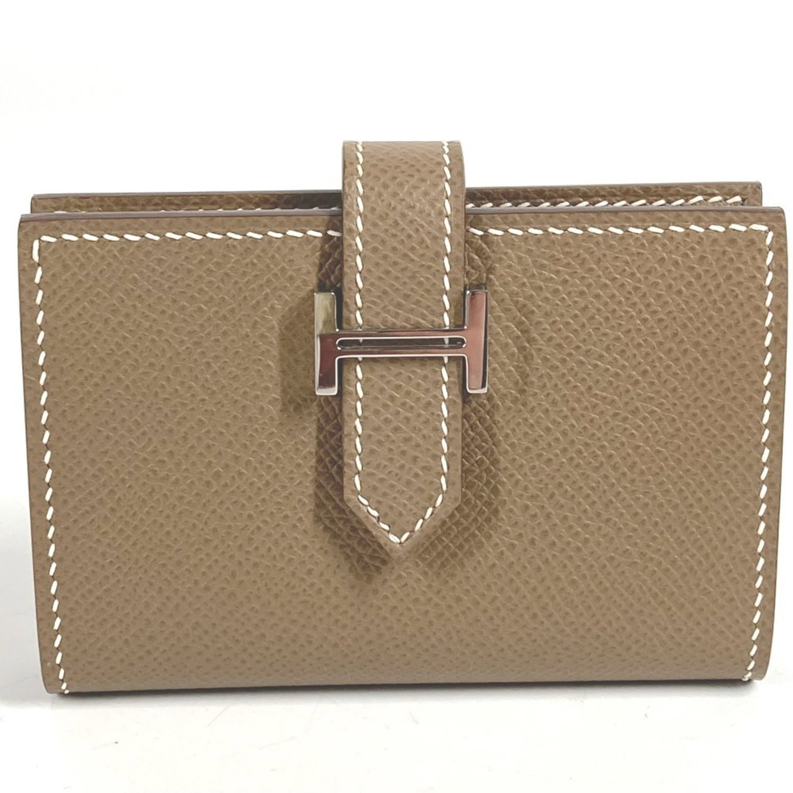 Hermes leather card case: Hermes leather card case The Hermes leather card case features high-quality beige and Etoupe gray leather, crafted with attention to detail. Made in France, this unisex accessory boasts a classic desi