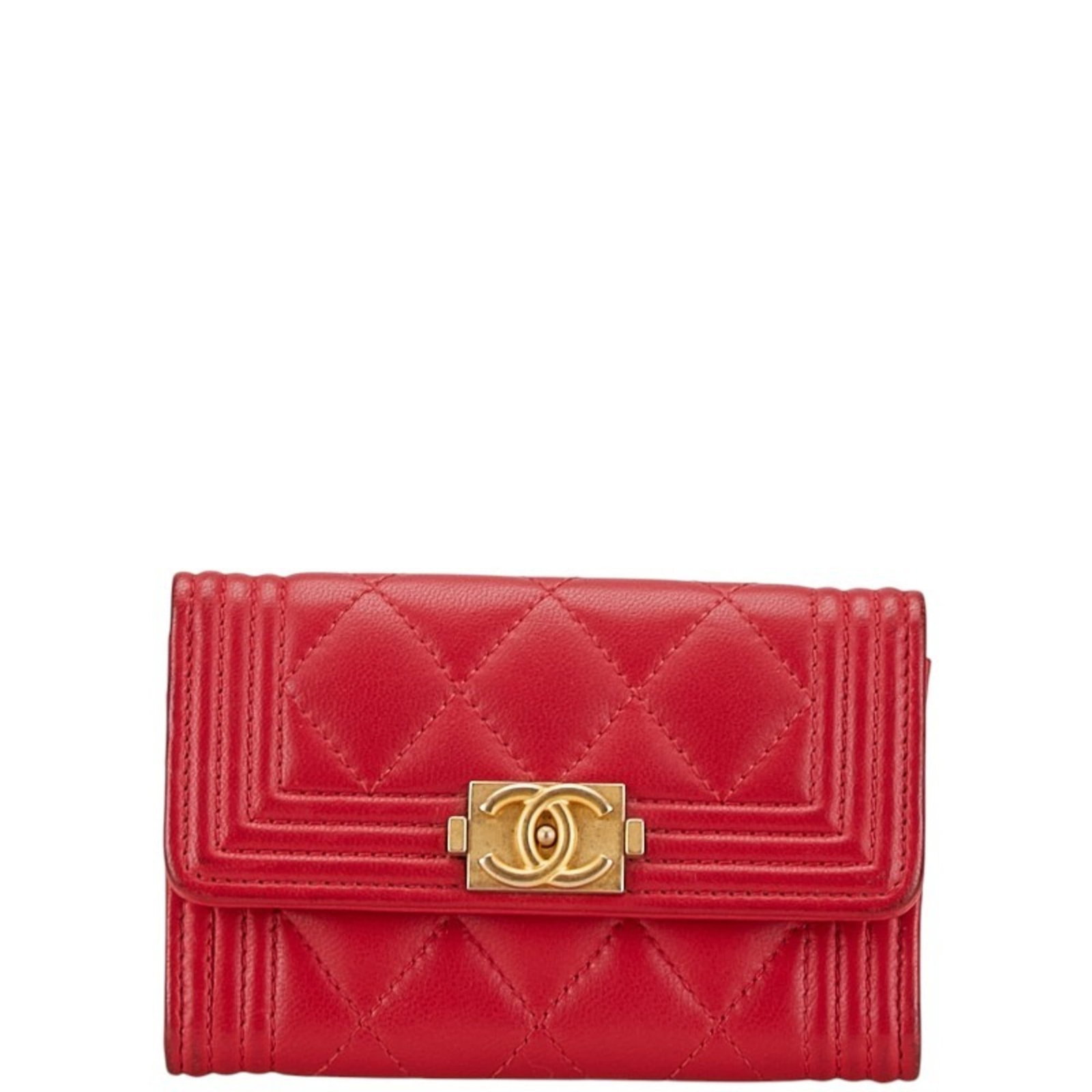 Case leather business card Chanel: Case leather business card Chanel Case leather business card Chanel bears a signature. Made from lambskin leather, it features a snap fastener closure and measures 7.5cm x 11.5cm x 1cm in size. The pi