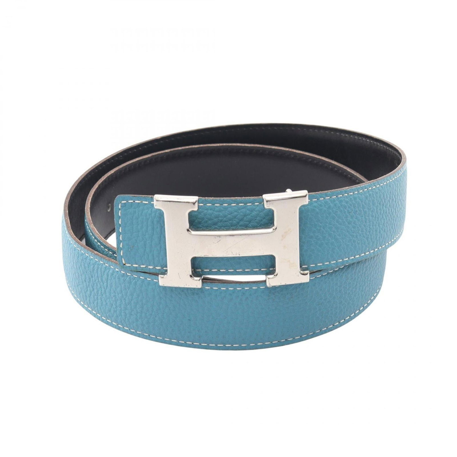 Hermes belt standard: Hermes belt standard Calfskin and Togo leather combine in a sleek, versatile design, with a choice of black, blue, or silver hues. This standard belt from Hermes measures 77cm-82cm in length,