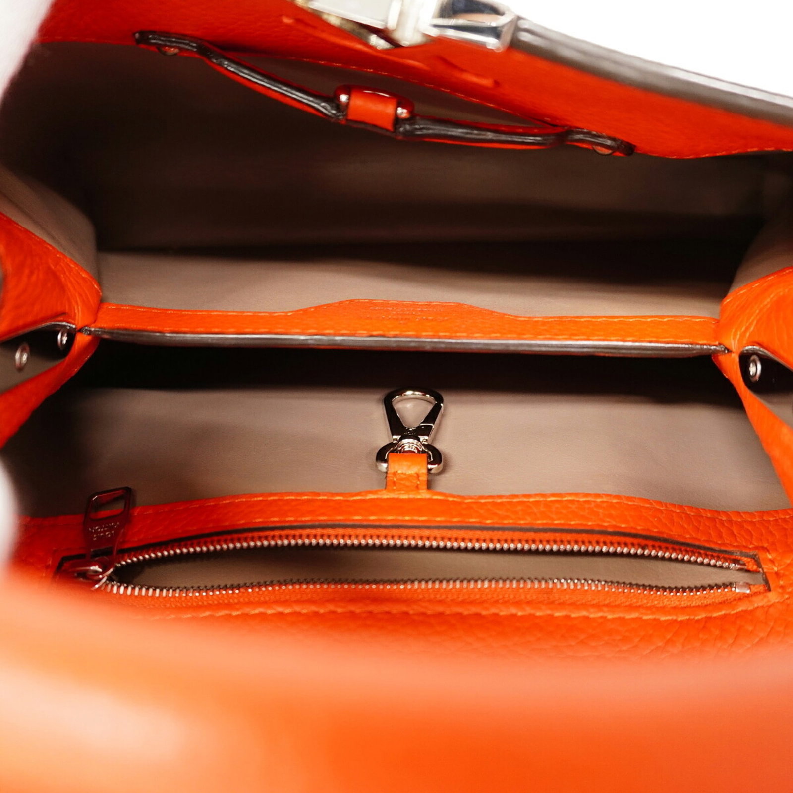 Louis Vuitton Handbag - 4