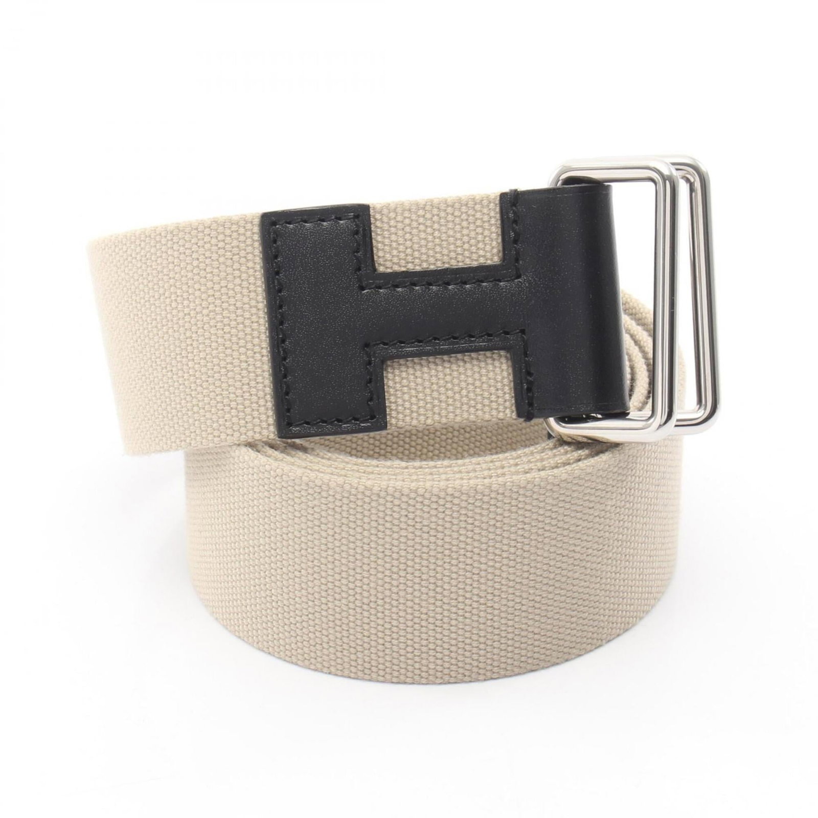 Hermes belt standard: Hermes belt standard Canvas and leather combine in a classic design, with a beige and black color scheme. The belt measures 132cm in length, offering a versatile fit for everyday wear. This standard