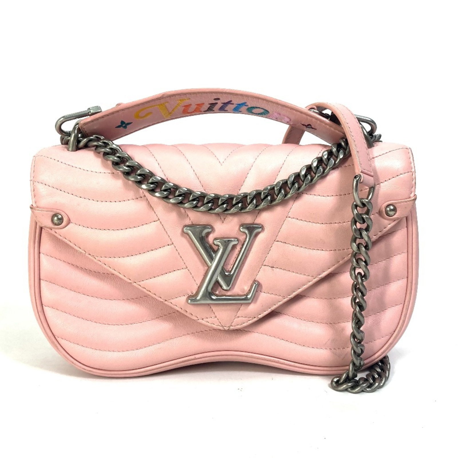 Louis Vuitton Handbag Shoulder Bag Leather: Louis Vuitton Handbag Shoulder Bag Leather Pink leather shoulder bag from Louis Vuitton, featuring silver hardware and a signature. This stylish handbag measures 14cm x 24cm x 6cm and has an