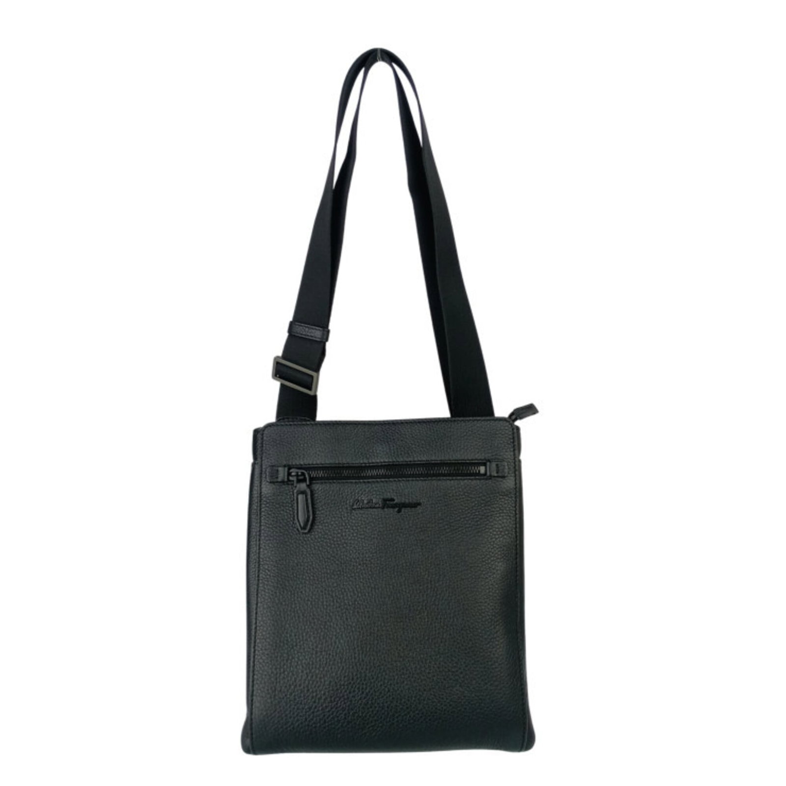Bag messenger leather shoulder Salvatore Ferragamo: Bag messenger leather shoulder Salvatore Ferragamo Black leather messenger bag from Salvatore Ferragamo, crafted from high-quality calfskin and measuring 28cm x 24.5cm x 3.5cm. This stylish shoulder