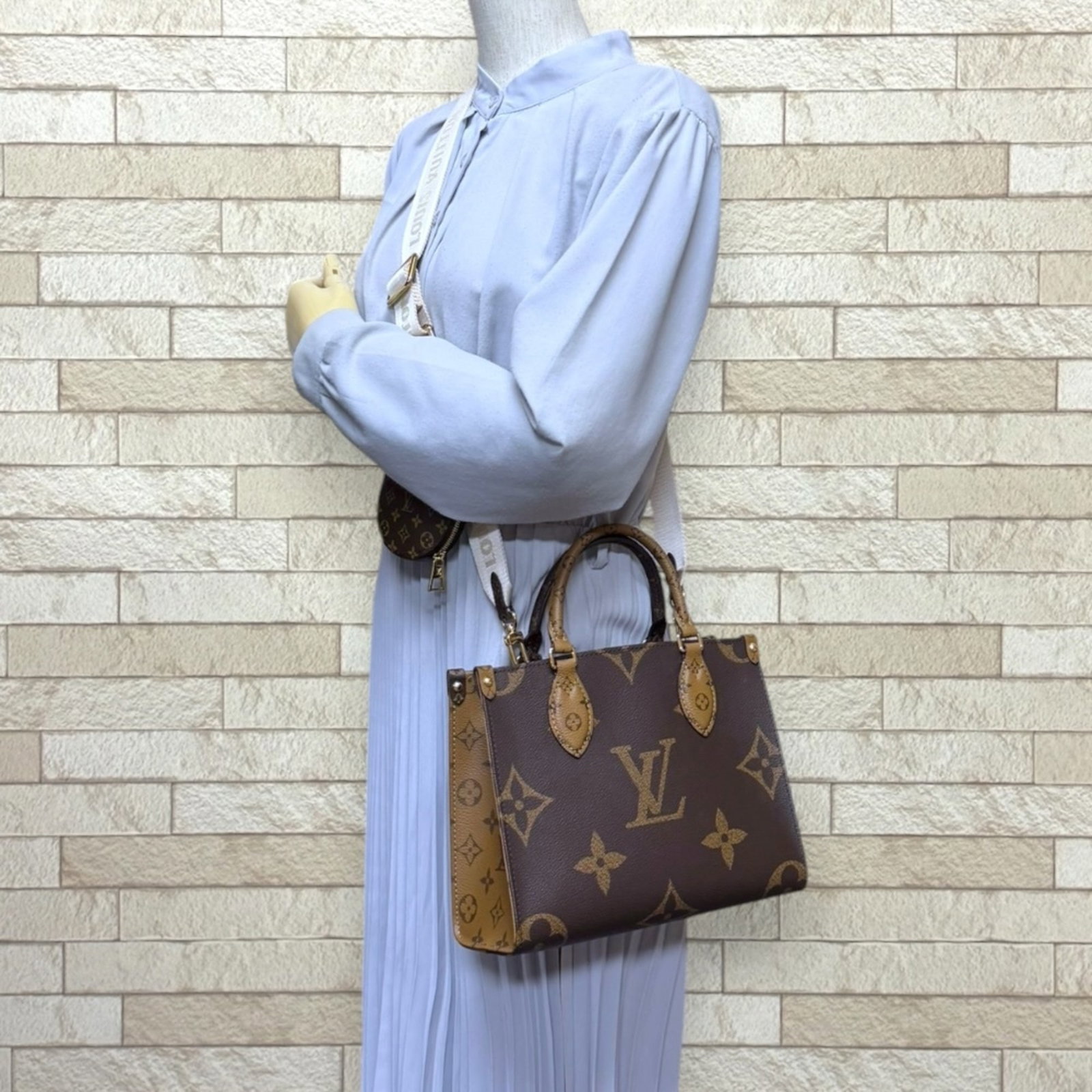 Shoulder bag with monogram reverse by Louis Vuitton - 2