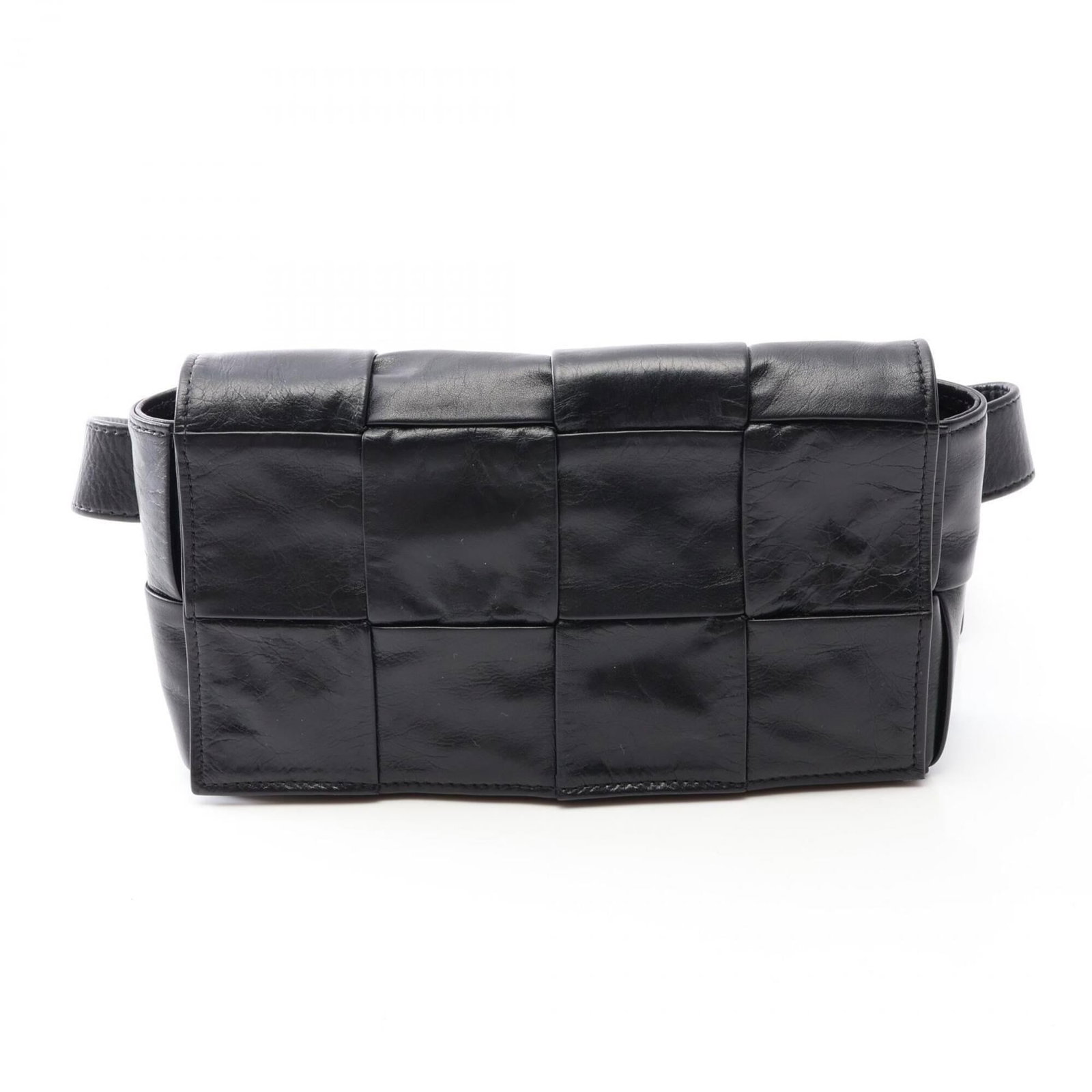 Bottega Veneta Fanny Pack Handbag Leather: Bottega Veneta Fanny Pack Handbag Leather Bottega Veneta's sleek fanny pack handbag boasts a timeless design, crafted from rich black leather. Measuring just 10cm x 18cm x 5cm, this compact bag is