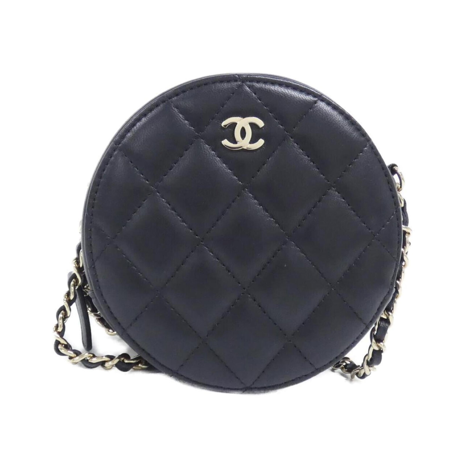 Shoulder Bag Leather Chanel: Shoulder Bag Leather Chanel Black Lamb Leather Shoulder Bag from Chanel, featuring gold hardware and classic design. Made from high-quality lamb leather, this shoulder bag measures 12cm x 12cm x 6cm.