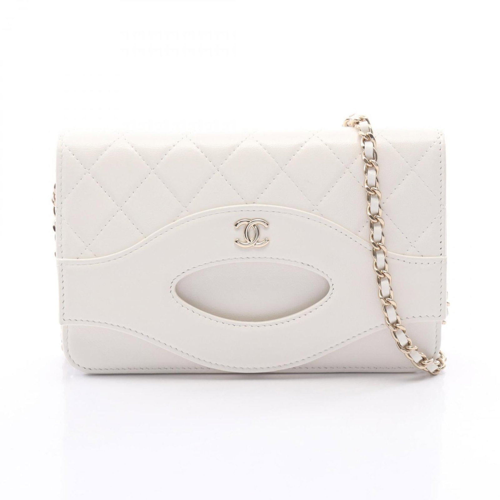 Chanel Handbag Shoulder Bag Leather: Chanel Handbag Shoulder Bag Leather White leather Chanel Matelasse shoulder bag with gold hardware, measuring 12.5cm x 19cm x 3cm and featuring a 122cm strap length. This classic design showcases the