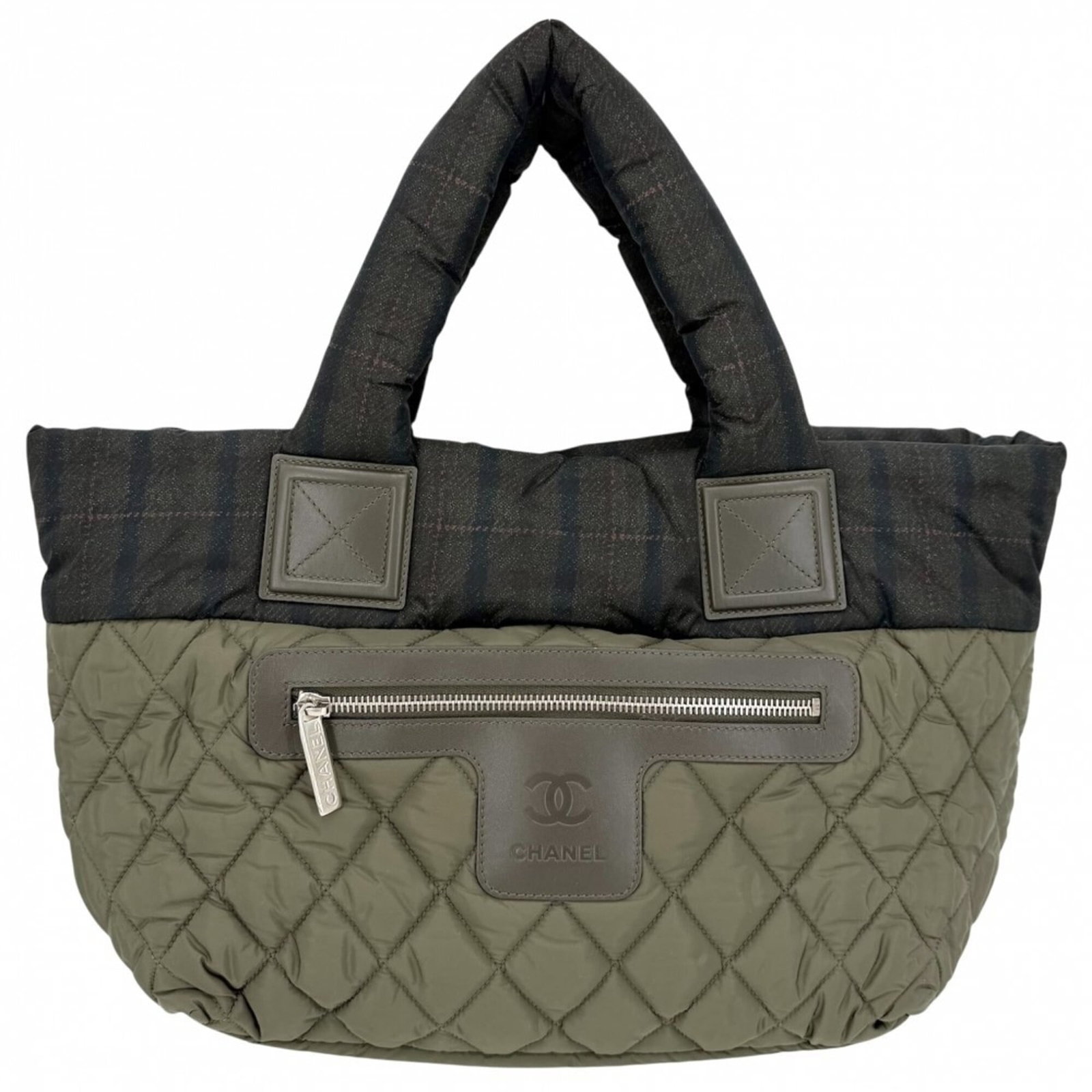 Chanel Handbag Tote Bag Leather Nylon: Chanel Handbag Tote Bag Leather Nylon Chanel Handbag Tote Bag Leather Nylon - A stylish and functional tote bag from the iconic French fashion house, featuring a unique blend of leather and nylon mate