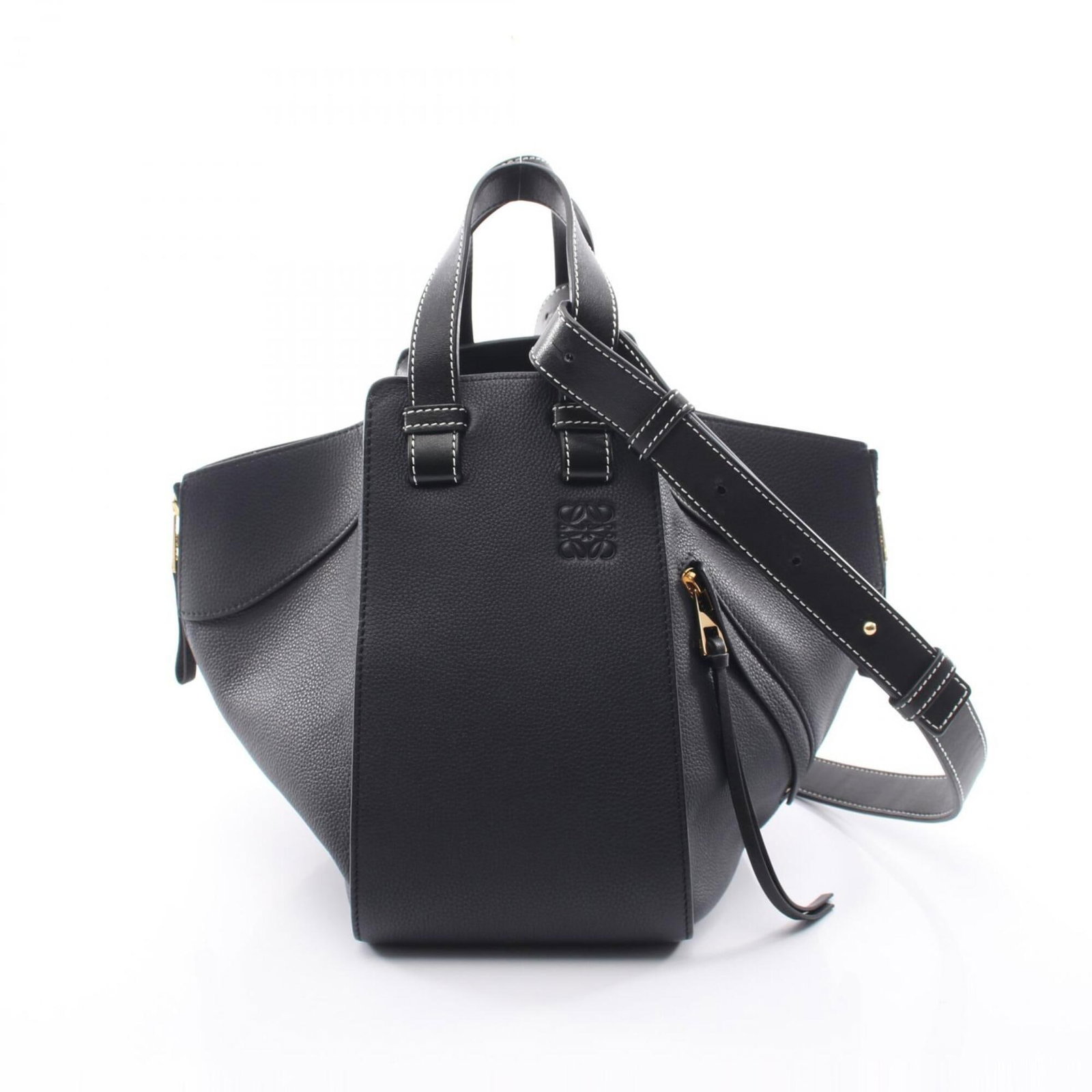 Loewe Handbag Leather: Loewe Handbag Leather Black Loewe Handbag Leather measures 25cm x 14cm x 25cm. Made from high-quality leather, this bag features a classic design with clean lines and a timeless aesthetic. The signatu