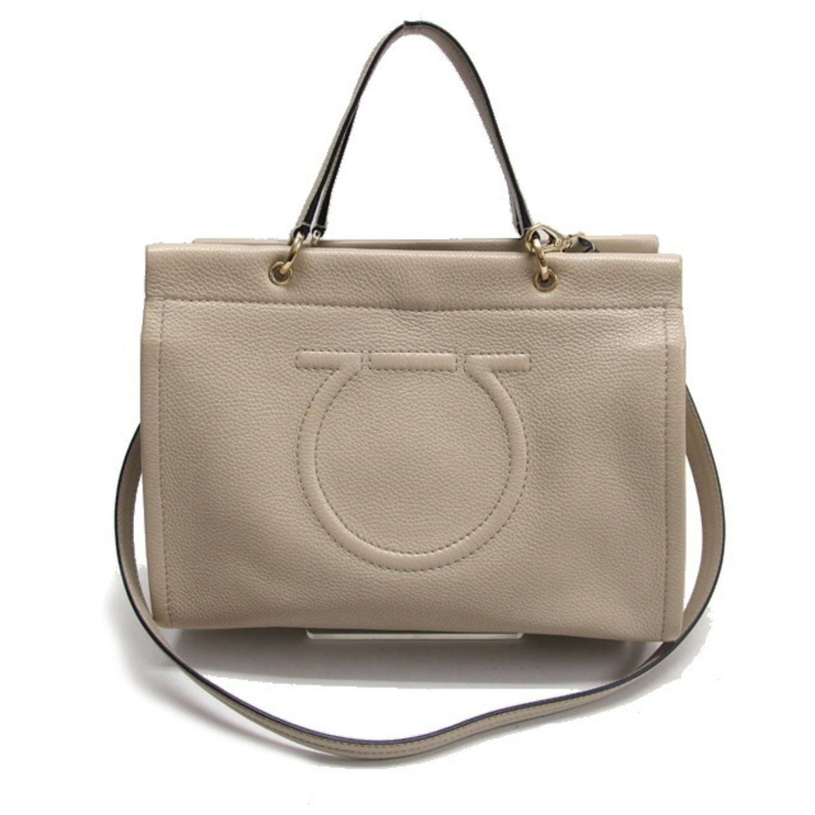 Handbag Leather Tote Salvatore Ferragamo Shoulder: Handbag Leather Tote Salvatore Ferragamo Shoulder Light beige leather Salvatore Ferragamo tote bag with clean lines and classic design. Measuring 24cm x 34cm x 17cm, it features a spacious interior