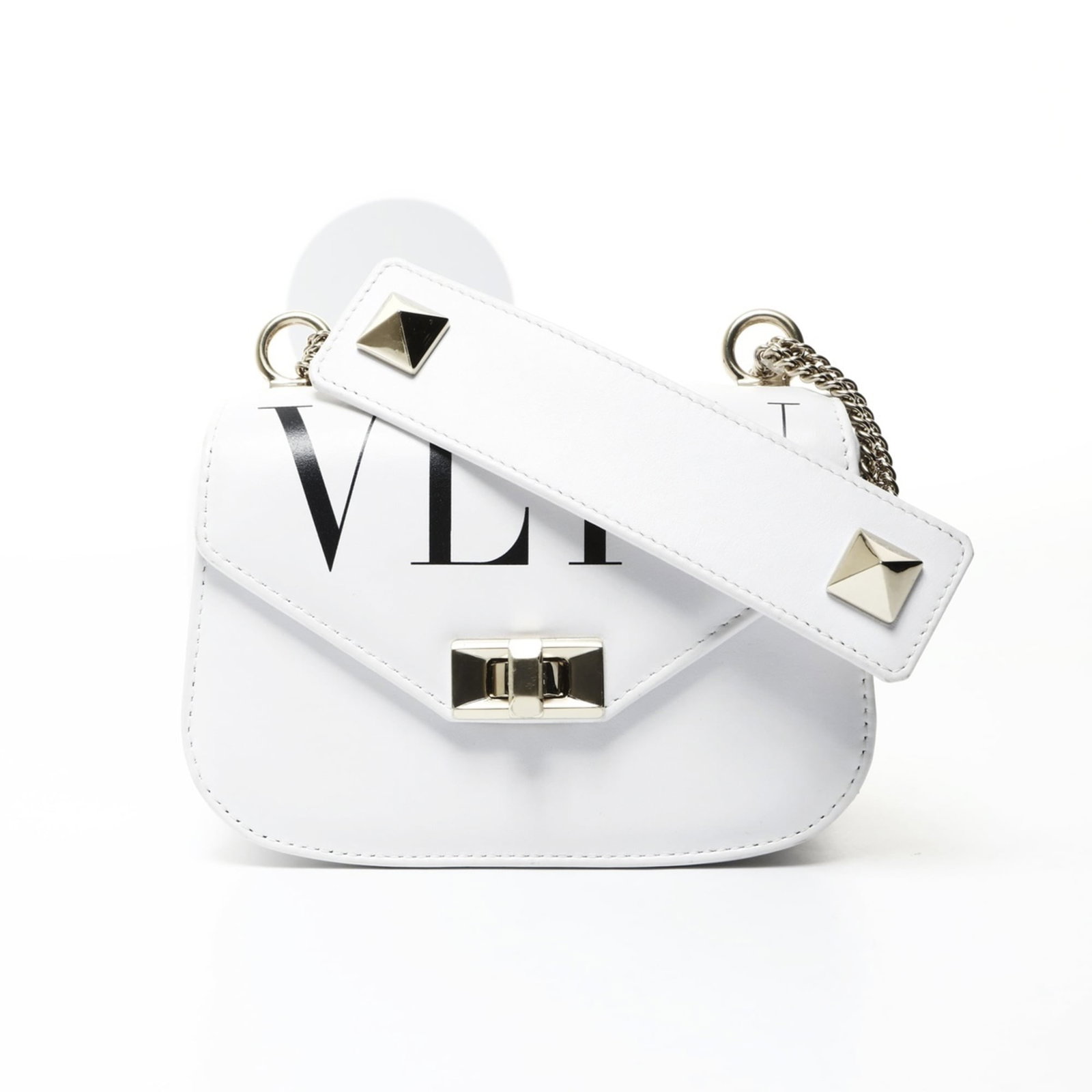 Shoulder Bag Valentino: Shoulder Bag Valentino White Valentino shoulder bag with clean lines and classic design. Measuring 11cm x 17cm x 8cm, it features a simple yet elegant shape that suits everyday use. A stylish