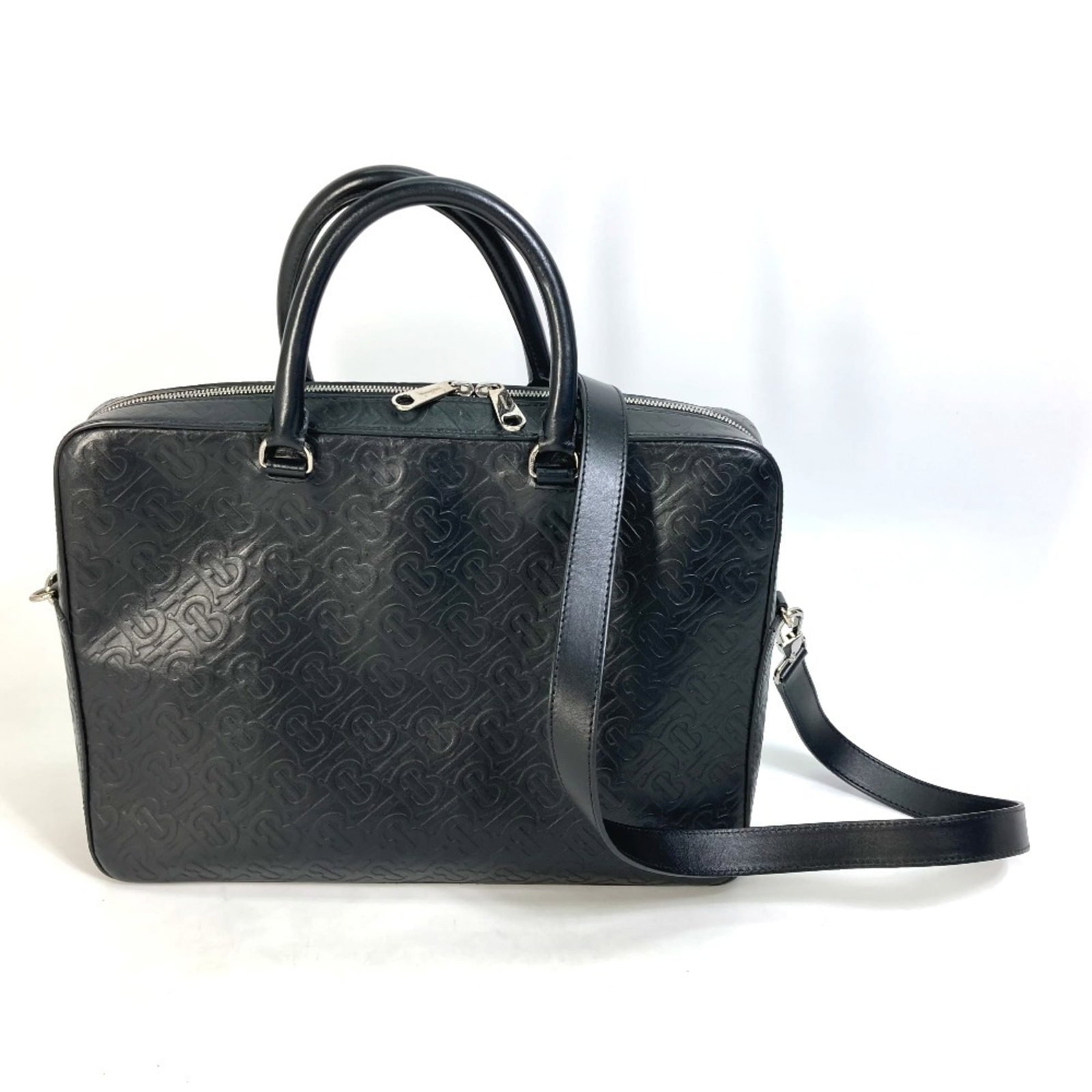 Leather bag shoulder from Burberry: Leather bag shoulder from Burberry Black leather shoulder bag from Burberry, featuring a classic design with a 144cm adjustable strap. This stylish accessory measures 26.5cm x 37cm x 6.5cm and is