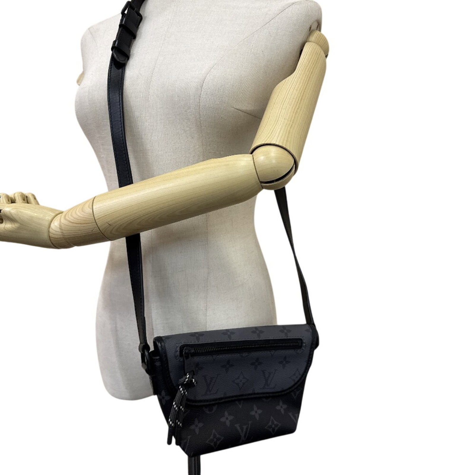 Monogram Eclipse Pochette Bag Shoulder Louis Vuitton - 9