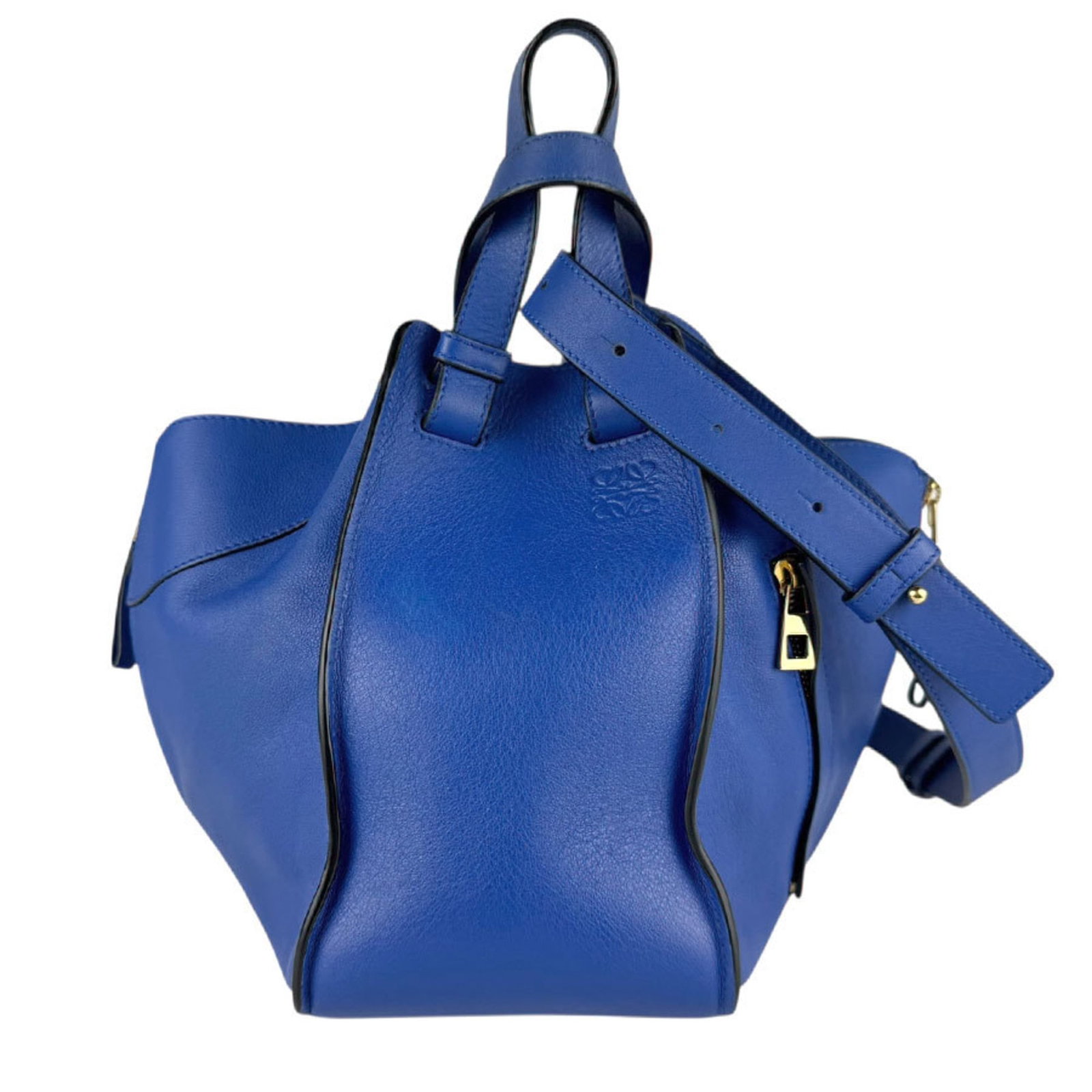 Loewe Handbag Shoulder Bag Leather: Loewe Handbag Shoulder Bag Leather The Loewe Handbag Shoulder Bag Leather boasts sleek, sophisticated design with its blue leather exterior and gold hardware. This stylish shoulder bag features a spac