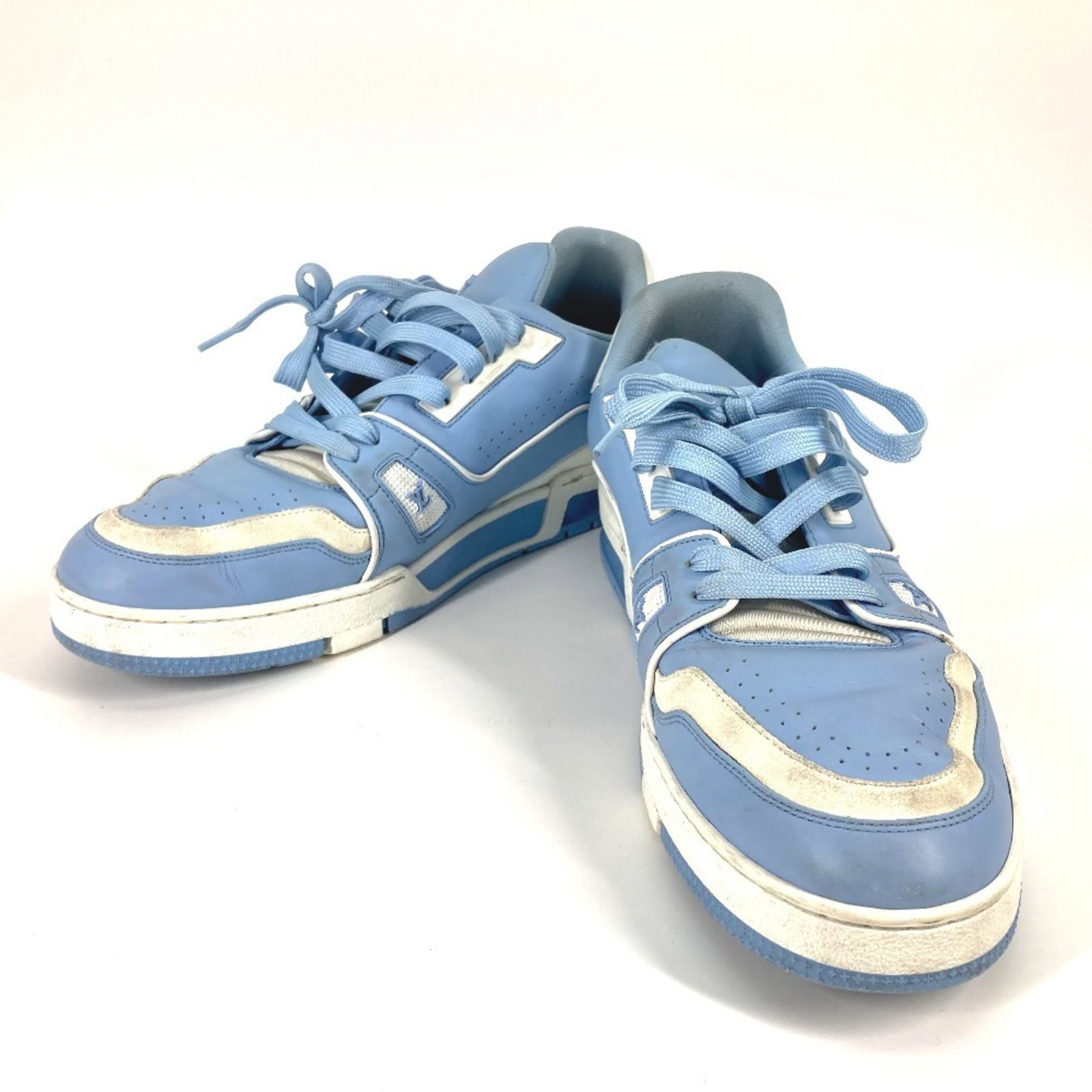 Louis Vuitton sneakers: Louis Vuitton sneakers Sneakers from Louis Vuitton, made with leather upper and featuring the brand's iconic style. These blue and white sneakers are designed without padding for a sleek look. Item Sp