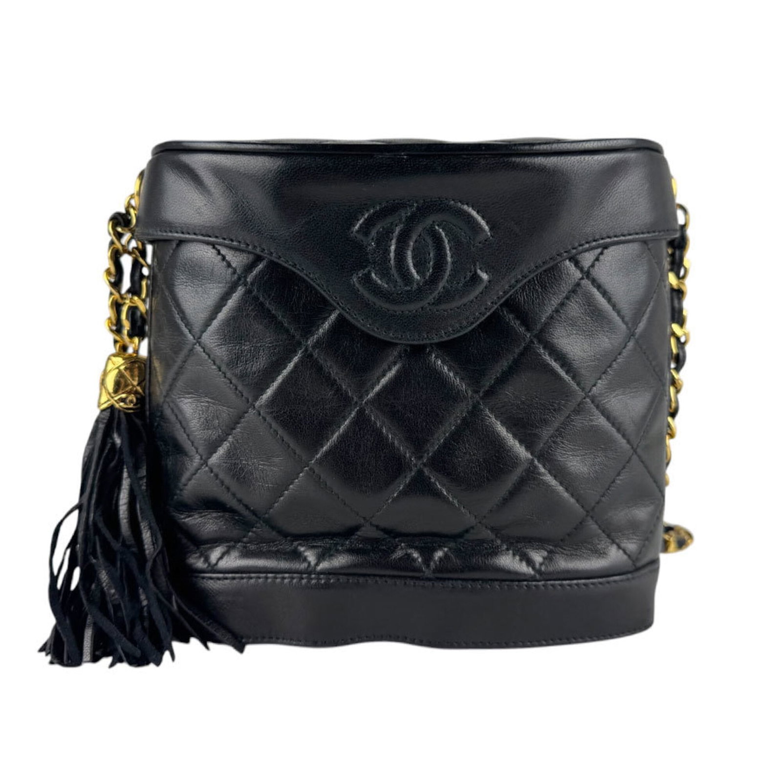 Shoulder Bag Leather Chanel: Shoulder Bag Leather Chanel Black lambskin leather shoulder bag from Chanel, Italy. Measuring 16cm x 17cm x 7cm, this stylish accessory features high-quality materials and a sleek design. Made in Ital