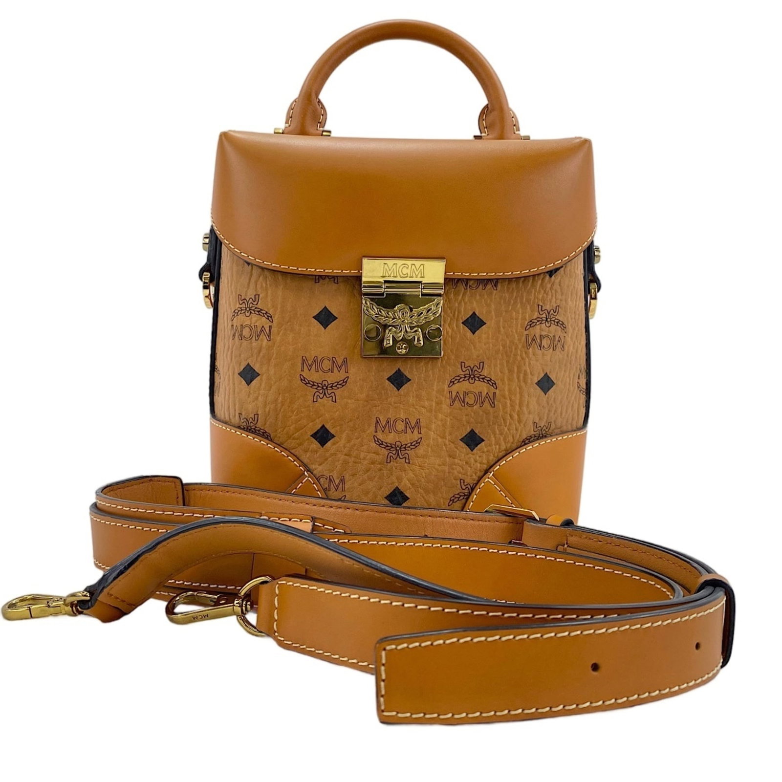 Shoulder bag McM: Shoulder bag McM Orange MCM shoulder bag with adjustable strap length and handle drop, perfect for everyday carry. Made from high-quality materials, this stylish bag features a sleek design and