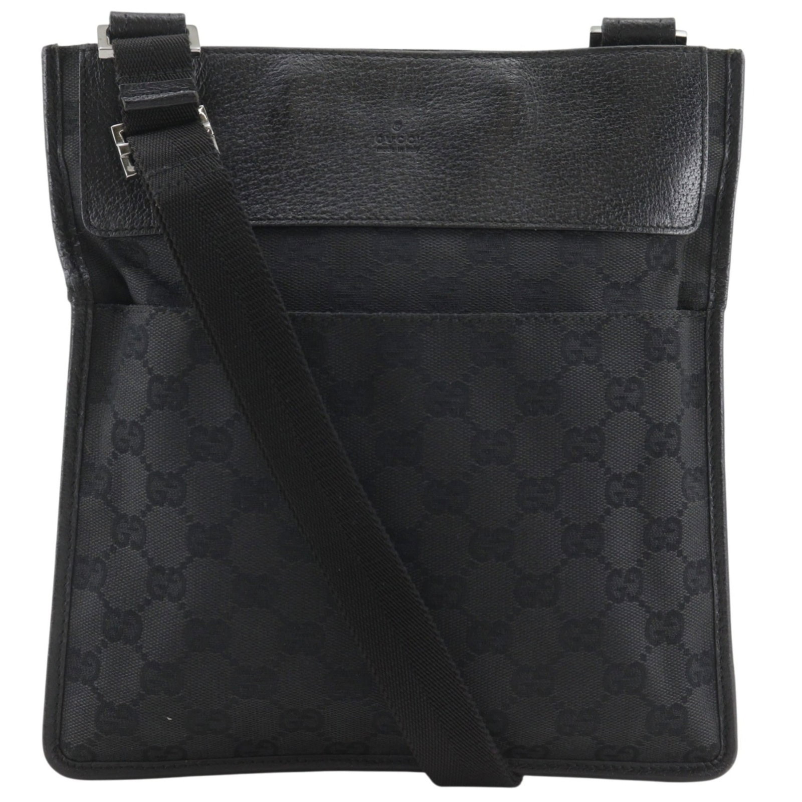 Shoulder Bag Canvas Gucci: Shoulder Bag Canvas Gucci The Gucci GG Canvas Shoulder Bag features a sleek black design made from high-quality GG canvas material. Measuring 25cm x 23cm, it has a strap drop of 69cm and is suitable f