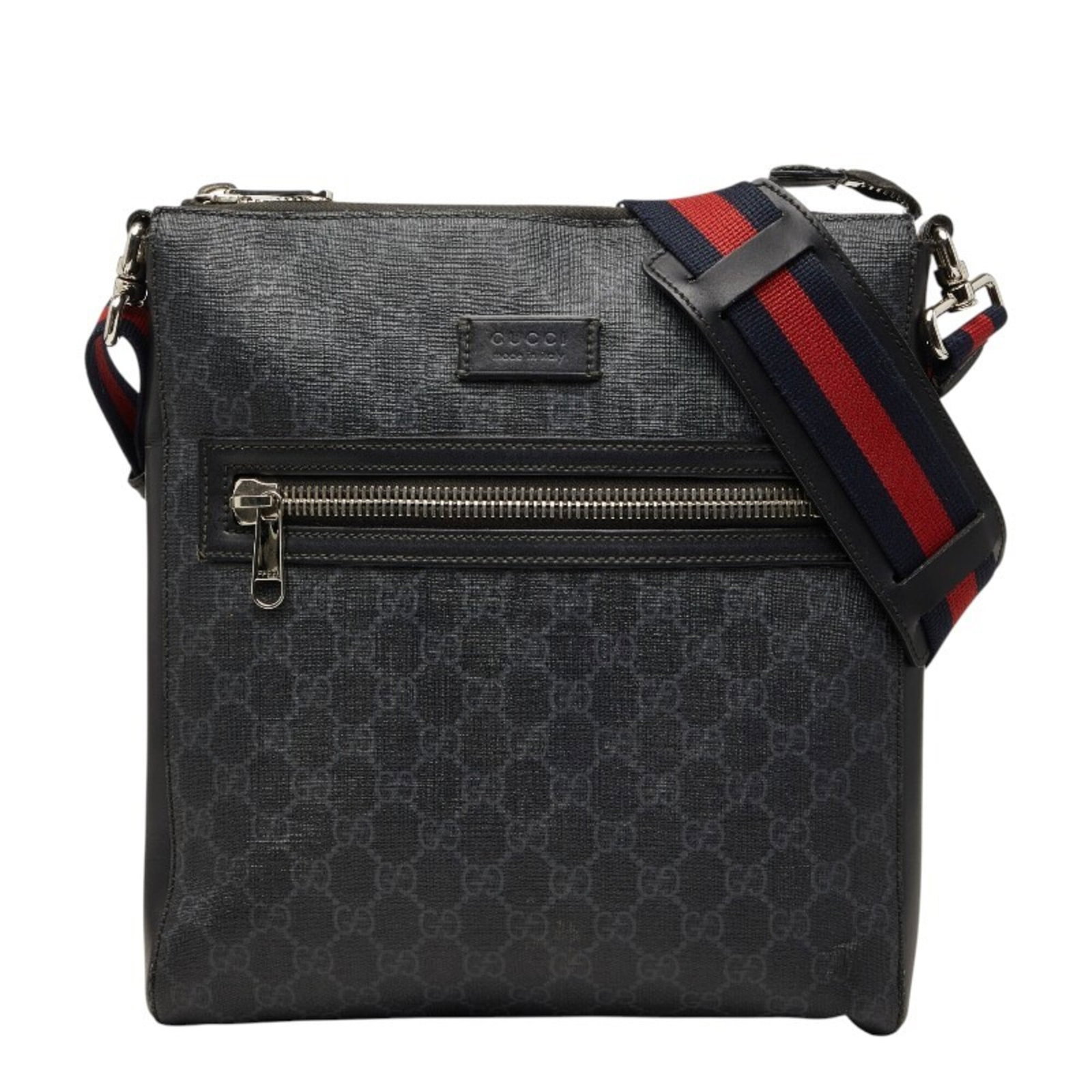 PVC leather gucci shoulder bag: PVC leather gucci shoulder bag This black PVC leather Gucci shoulder bag features a sleek design with a signature. It measures 30cm x 26.5cm x 4cm and has a distinctive shape that sets it apart. The w