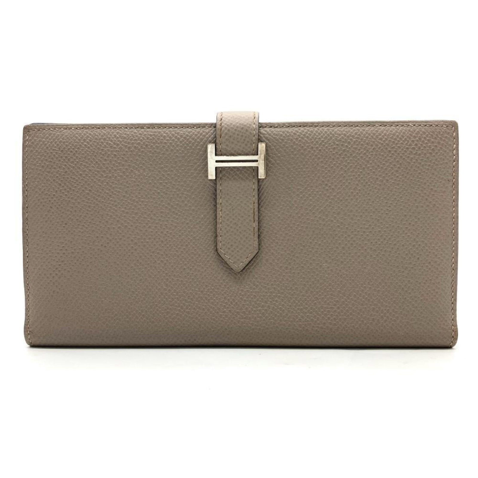 Epsom Leather Bi Fold Wallet Hermes: Epsom Leather Bi Fold Wallet Hermes Epsom leather, a luxurious material, gives this bi-fold wallet its sophisticated look and feel. With its classic design and understated gray color, it's perfect for