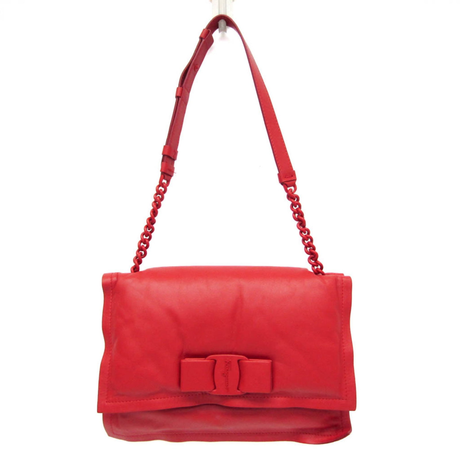 Shoulder bag leather by Salvatore Ferragamo: Shoulder bag leather by Salvatore Ferragamo Red leather shoulder bag by Salvatore Ferragamo, featuring a VIVA Bow GG-21 design and open pocket. Made from high-quality calfskin leather, this stylish ba