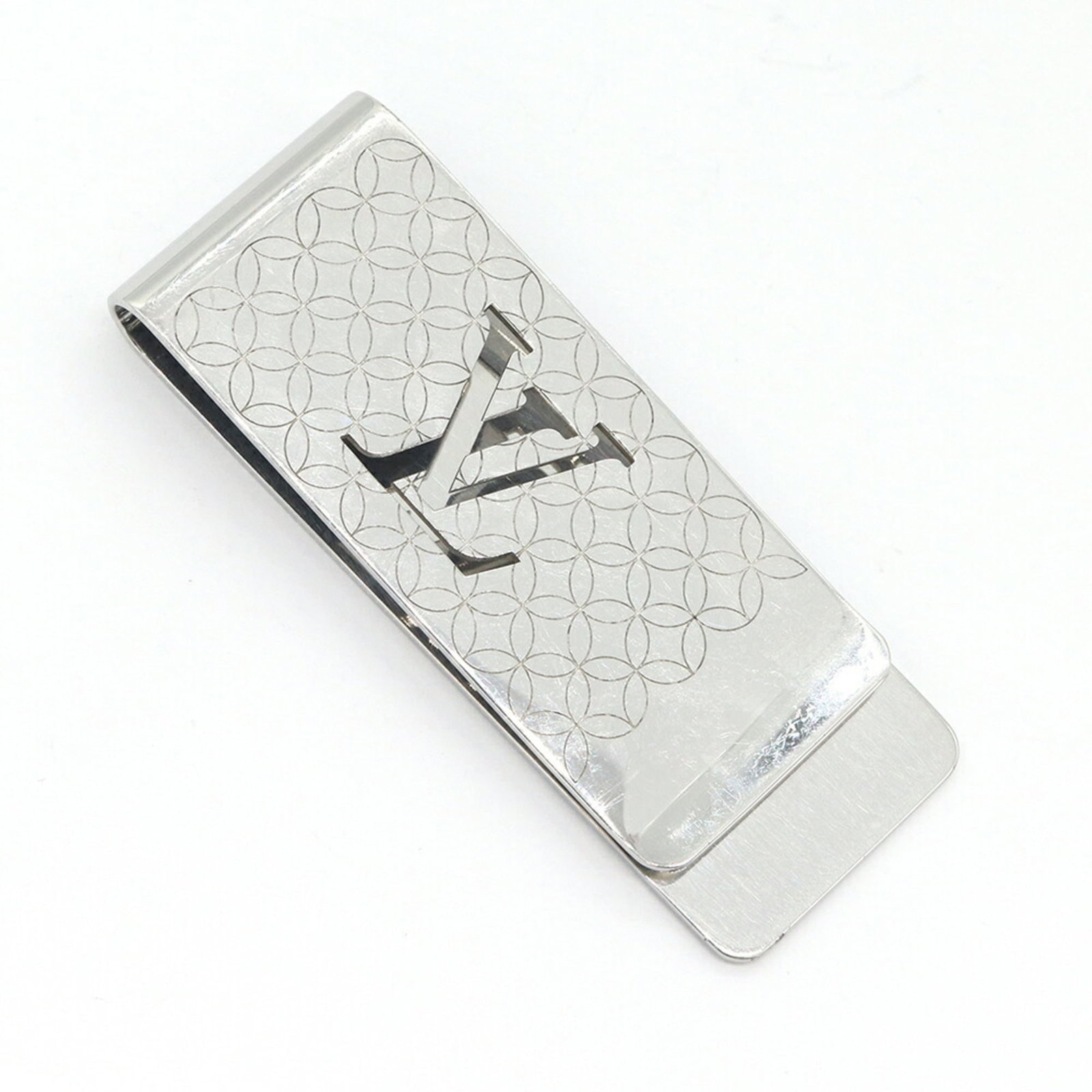 Louis Vuitton Money Clip: Louis Vuitton Money Clip Silver Louis Vuitton Money Clip, measuring 6.5cm x 2.4cm, features the iconic brand's signature style with a sleek design and precise craftsmanship. The item bears a signature