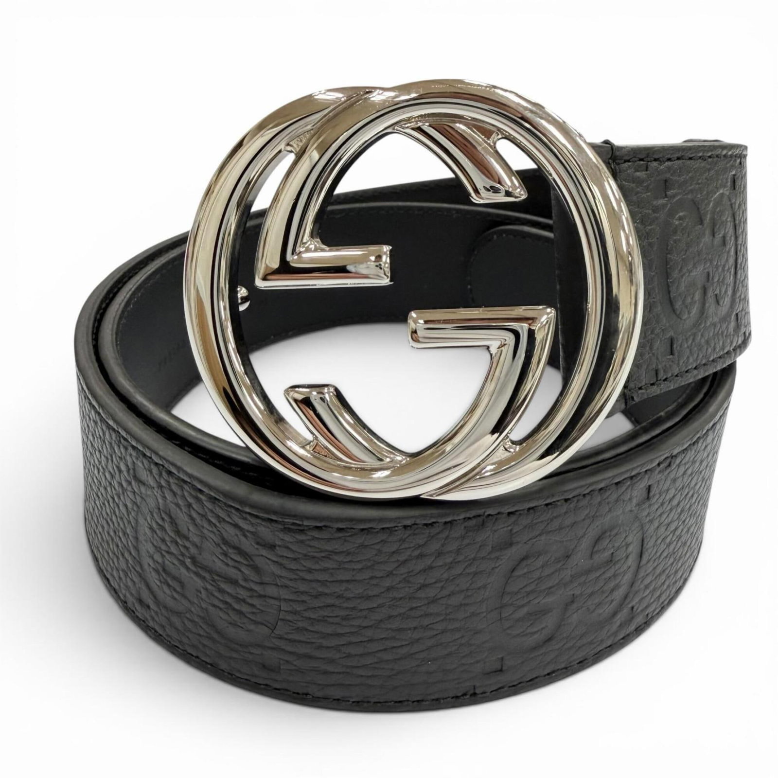 Standard Belt Gucci: Standard Belt Gucci Standard Belt Gucci features a sleek black leather strap with a classic design, suitable for everyday wear. Measuring between 33.46'' and 37.4'', it provides a versatile fit for