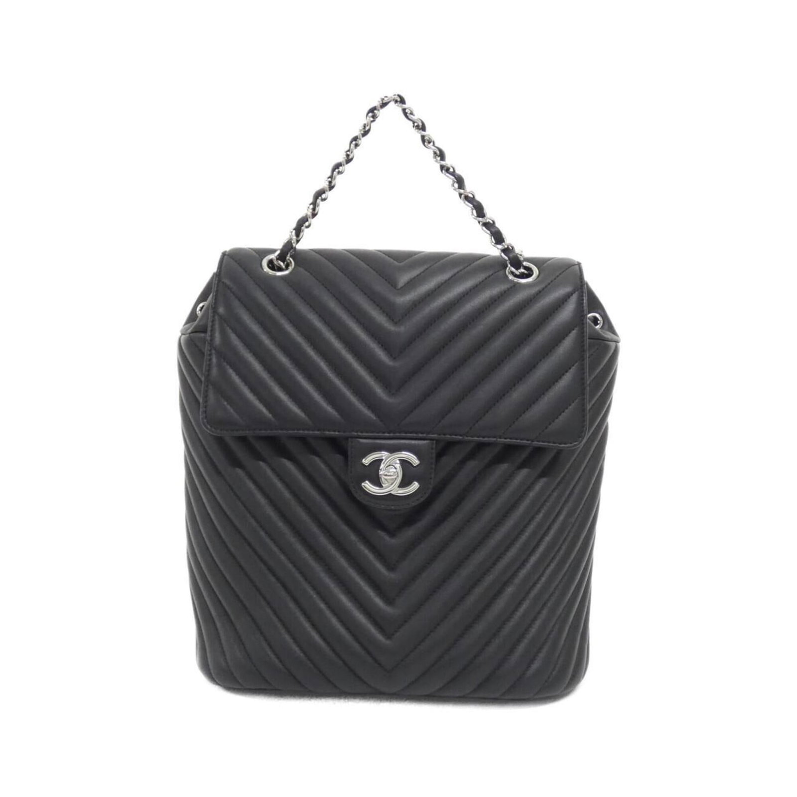 Backpack Leather from Chanel: Backpack Leather from Chanel Black leather backpack from Chanel, measuring 28cm x 25cm x 12cm. This classic design showcases the timeless elegance of the iconic brand's craftsmanship and attention to