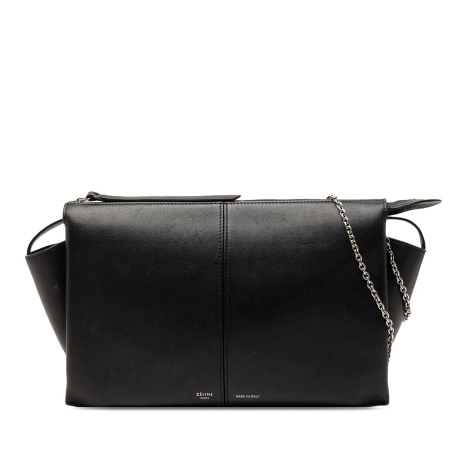 Celine bag leather: Celine bag leather Black Celine bag leather, measuring 18cm x 28cm x 7cm, offers a sleek and sophisticated design. Made from high-quality leather, its classic shoulder bag style exudes timeless