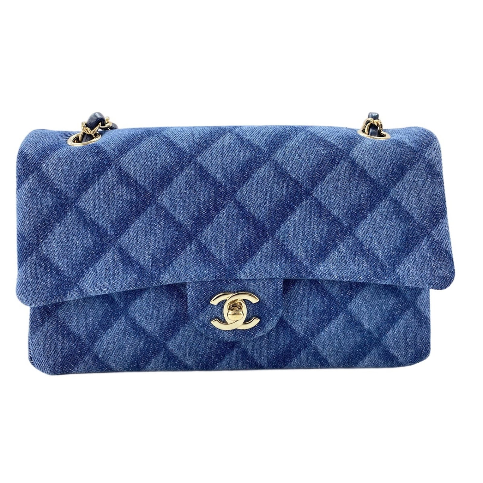 Shoulder Bag by Chanel: Shoulder Bag by Chanel Blue Chanel shoulder bag with dimensions 15cm x 25cm x 7cm, offering a stylish and compact accessory for everyday use. This iconic design features a classic blue color that exud