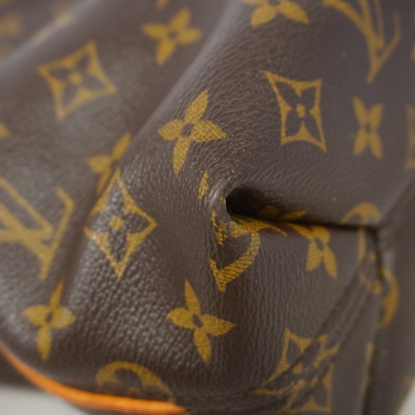 Louis Vuitton Handbag - 6