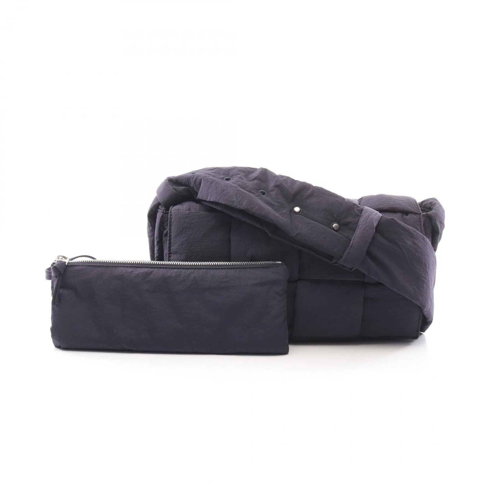 Nylon shoulder bag pouch from Bottega Veneta: Nylon shoulder bag pouch from Bottega Veneta Navy nylon shoulder bag pouch from Bottega Veneta, measuring 18cm x 29cm x 7cm. This compact and stylish accessory features a durable nylon material in a
