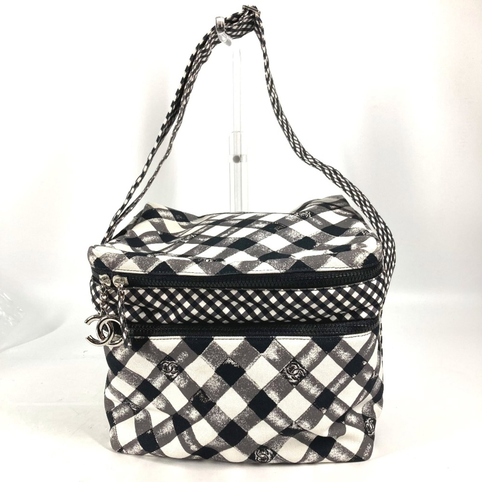 Shoulder Bag Cloth of Chanel (1 of 16)