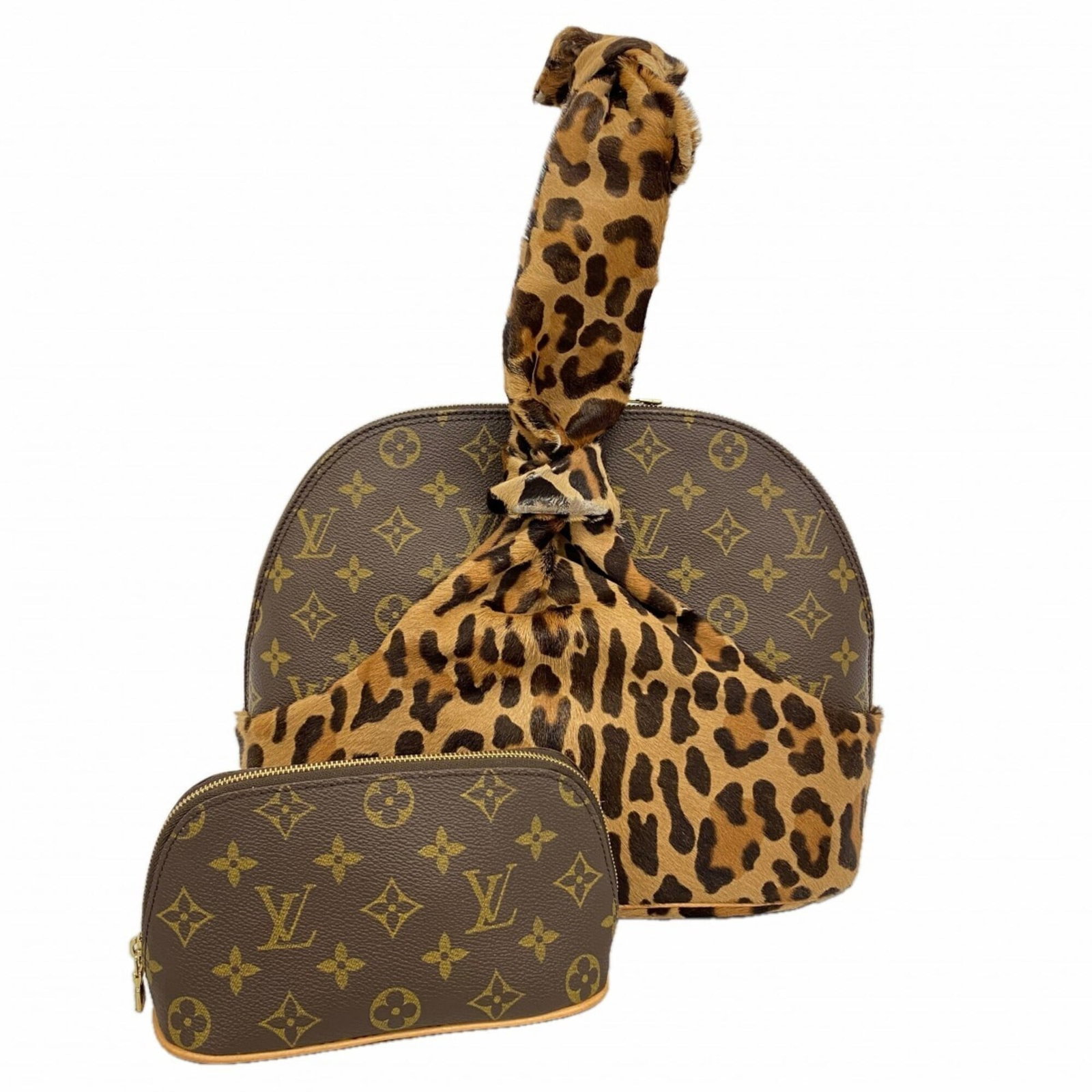 Louis Vuitton Handbag: Louis Vuitton Handbag Brown Louis Vuitton handbag with dimensions 23cm x 28.5cm x 14.5cm, featuring the iconic monogram pattern and classic design. This stylish bag is made from high-quality