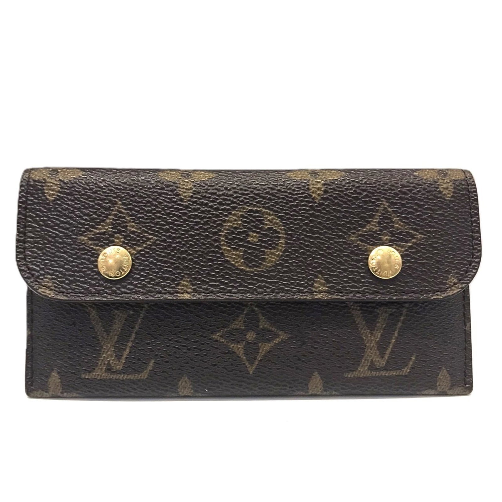 Vuitton Louis Keycase Monogram: Vuitton Louis Keycase Monogram The Louis Vuitton Monogram Keycase boasts its iconic design, featuring the signature interlocking LV monogram pattern. Made from high-quality material, this compact keyc