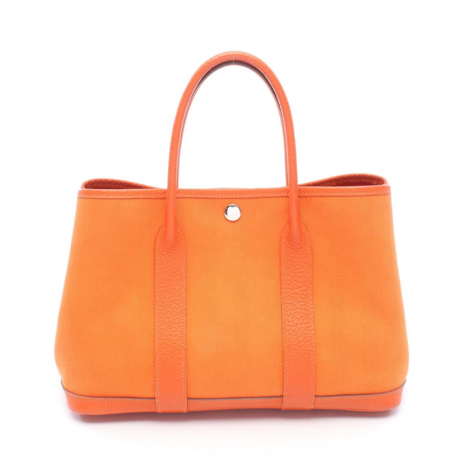 Hermes Handbag Tote Bag Toile Chevron: Hermes Handbag Tote Bag Toile Chevron Toile chevron design in vibrant Feu, Orange hues adds a pop of color to this stylish tote bag. Measuring 21cm x 30cm x 14cm, it's the perfect size for everyday