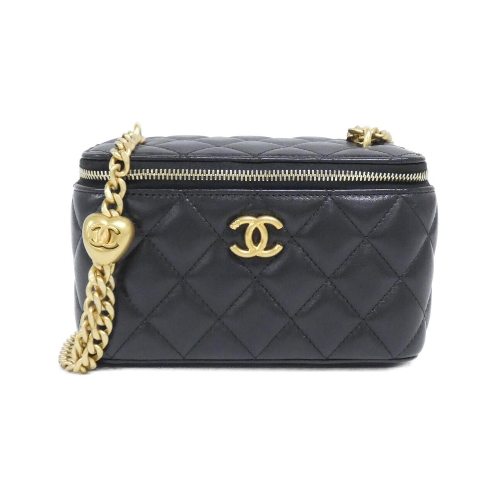 Shoulder Bag Leather Chanel: Shoulder Bag Leather Chanel The Chanel MPN AP3204 Shoulder Bag is crafted from luxurious lambskin leather, featuring a sleek black finish and matte gold hardware. Measuring 10cm x 16cm x 8cm, this sty