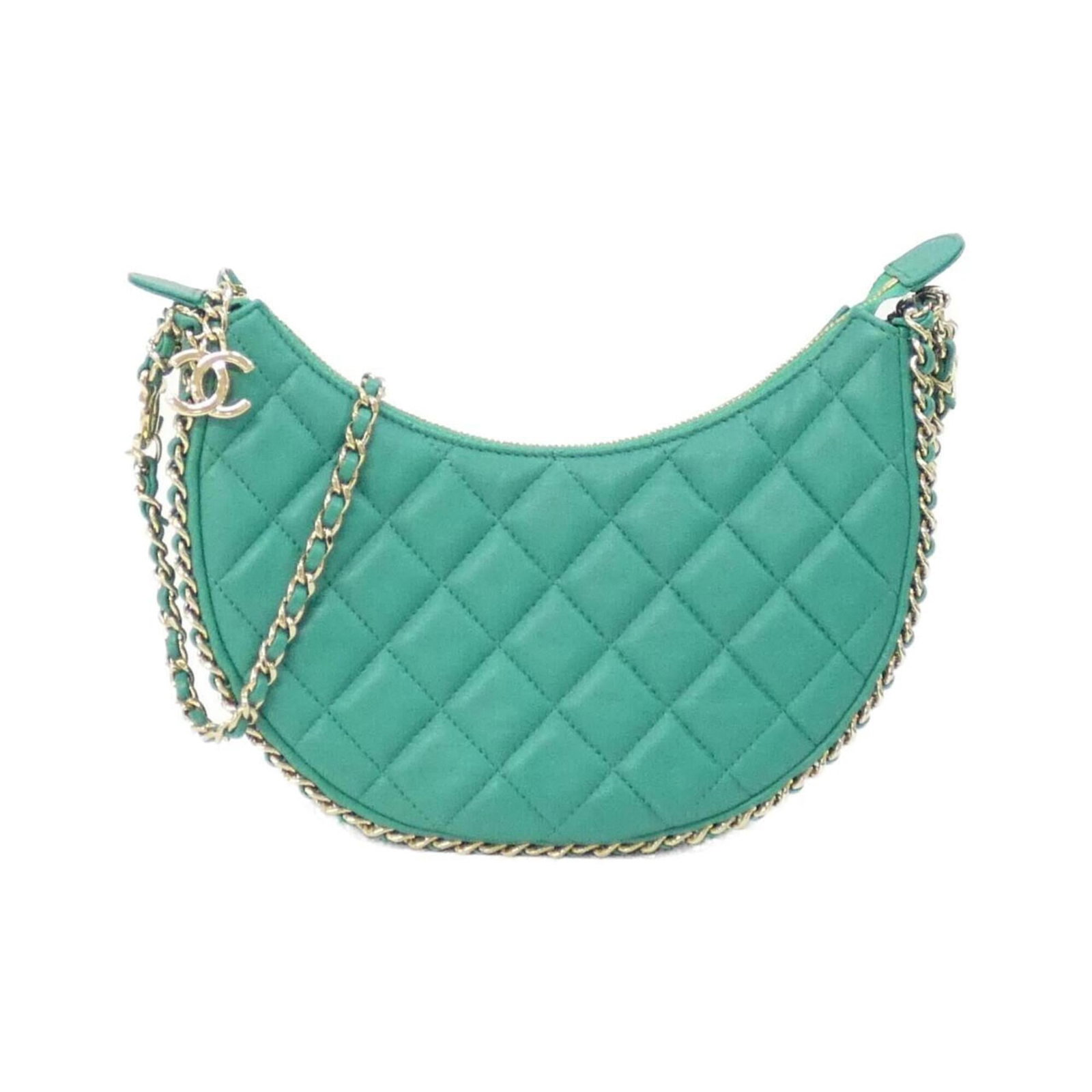 Shoulder Bag Leather Chanel: Shoulder Bag Leather Chanel This luxurious green lambskin shoulder bag from Chanel boasts sleek gold hardware and premium leather construction. Measuring 12cm x 22cm x 6cm, it features a spacious inte